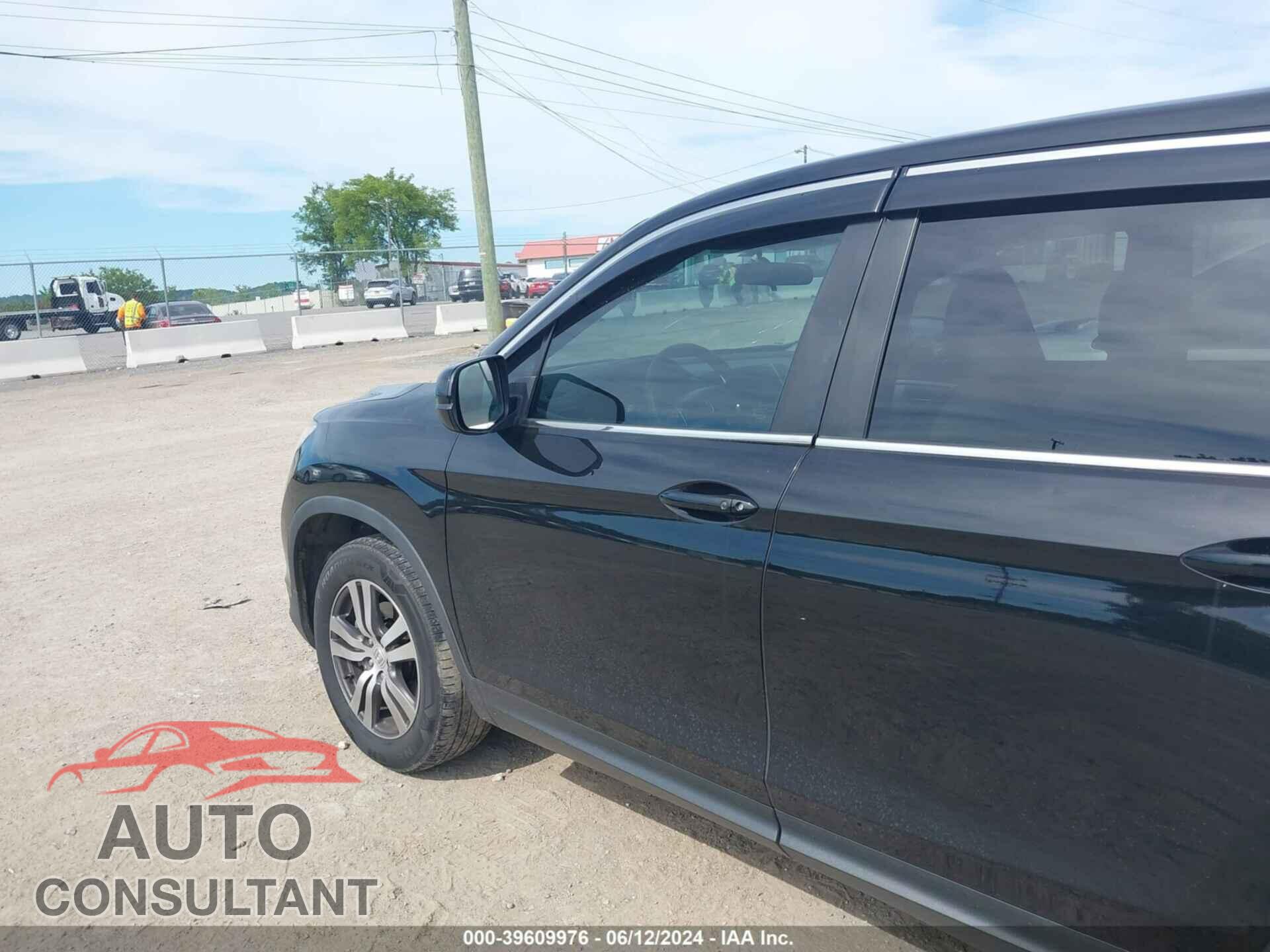HONDA PILOT 2017 - 5FNYF5H32HB011396