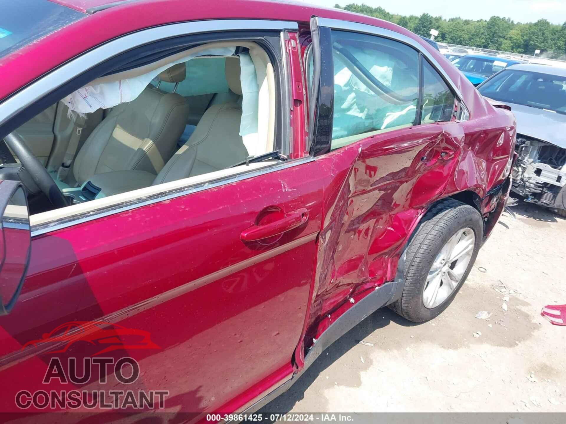 FORD TAURUS 2018 - 1FAHP2E81JG111177