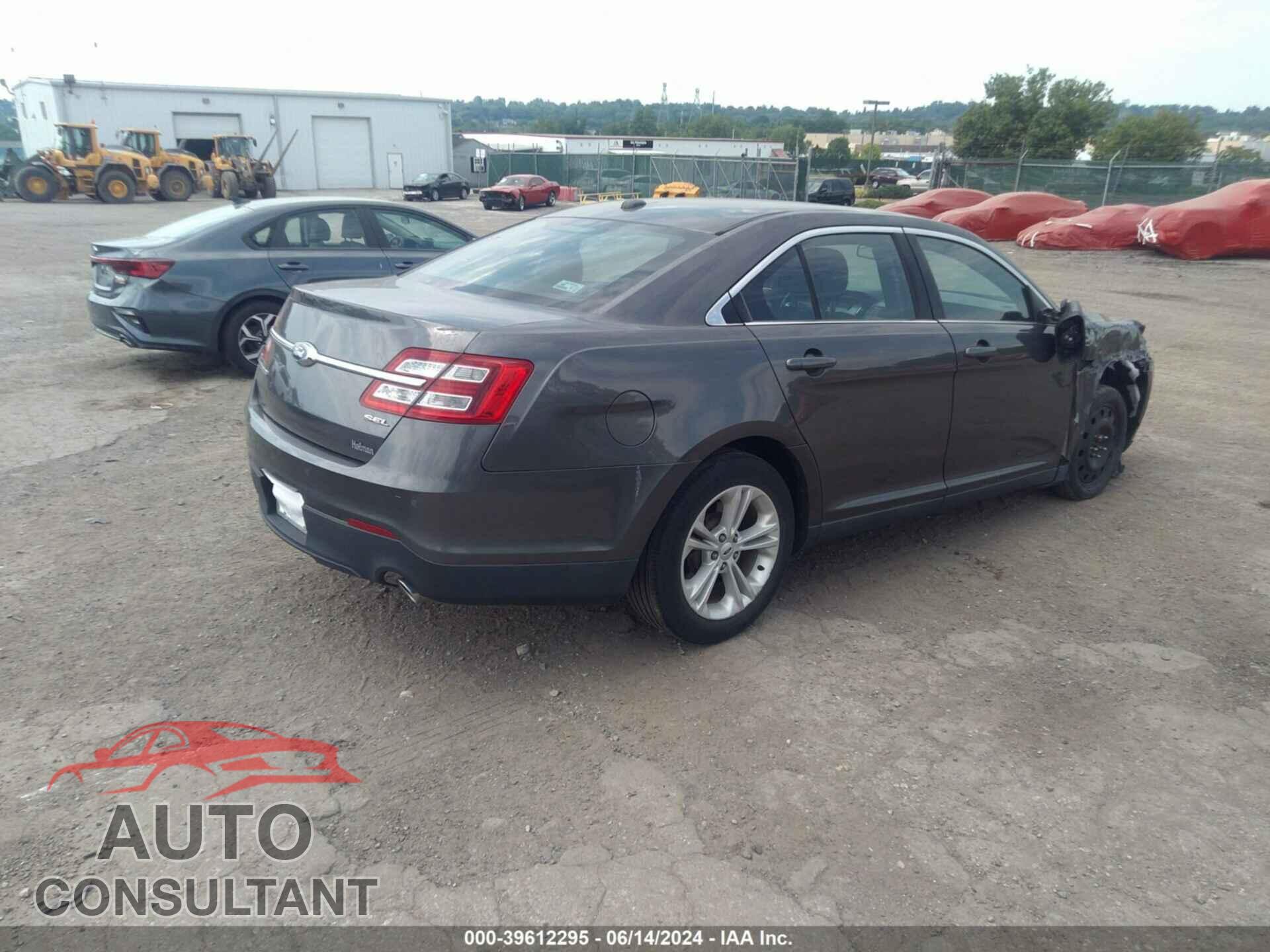 FORD TAURUS 2018 - 1FAHP2E84JG127373