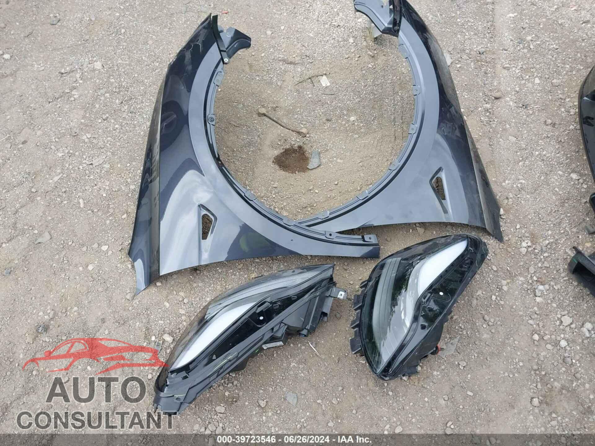 TESLA MODEL Y 2024 - 7SAYGAEE3RF103780
