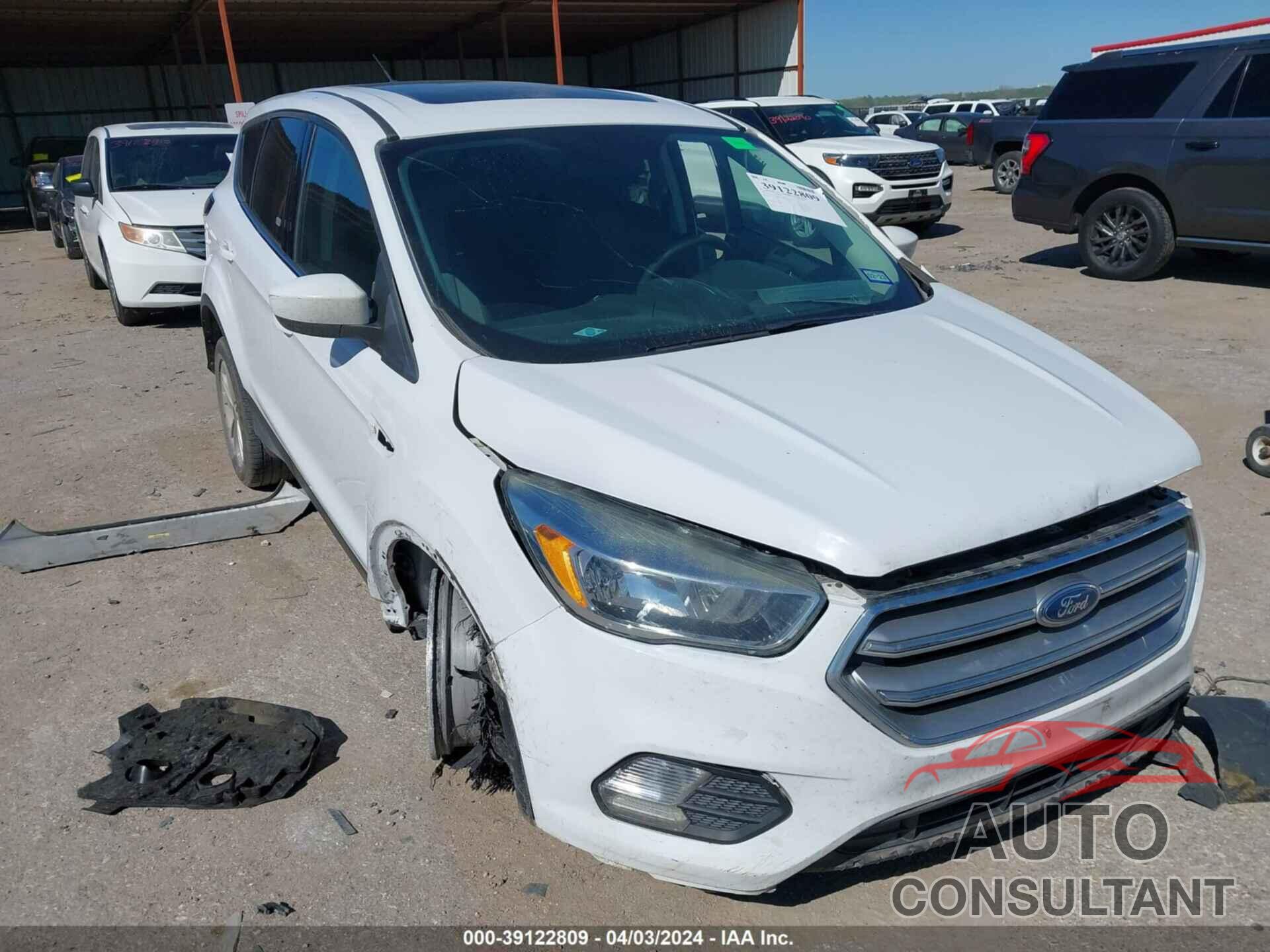 FORD ESCAPE 2017 - 1FMCU0G98HUD67038