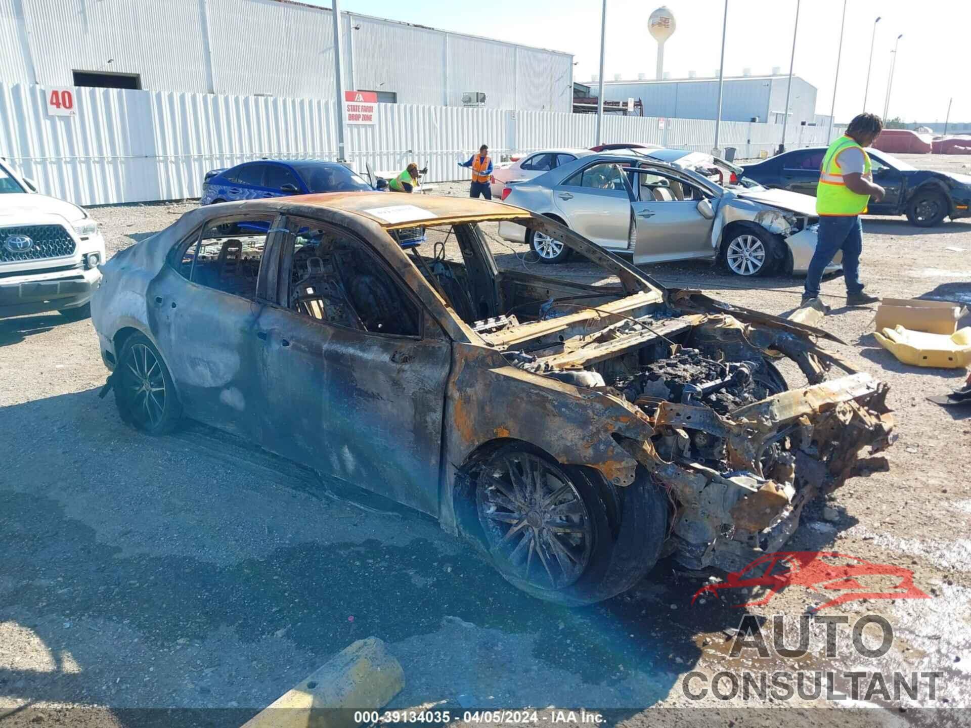 TOYOTA CAMRY 2021 - 4T1G11AK5MU517743