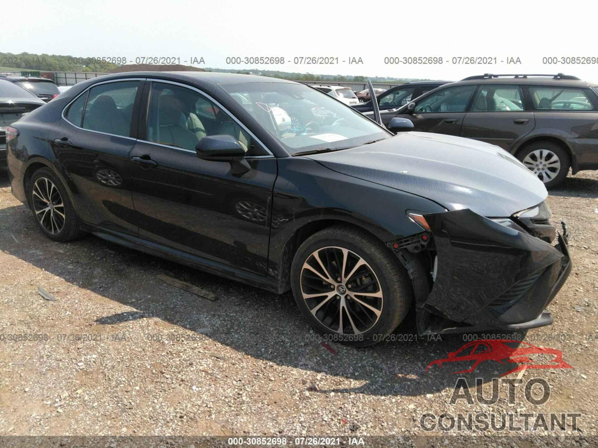 TOYOTA CAMRY 2018 - 4T1B11HK5JU545893