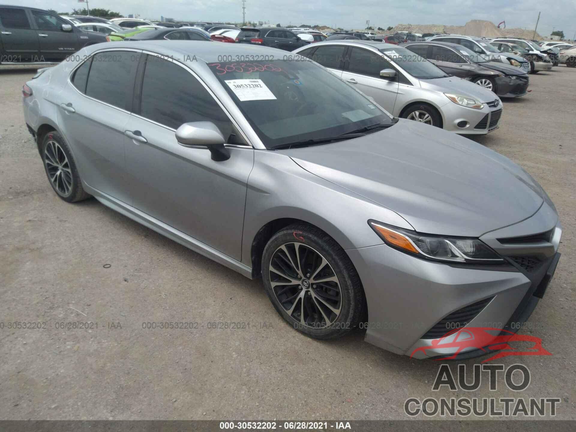 TOYOTA CAMRY 2018 - 4T1B11HK7JU098242