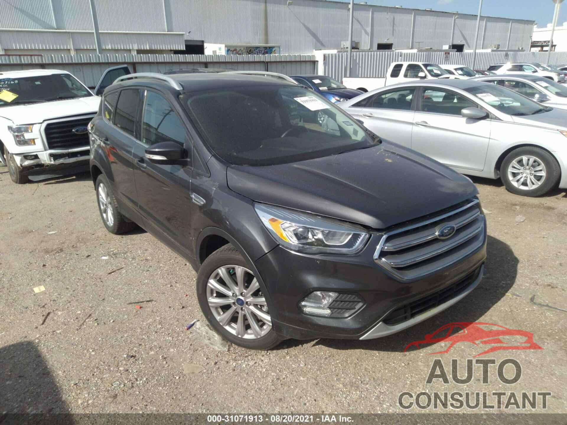 FORD ESCAPE 2017 - 1FMCU0J9XHUE07354