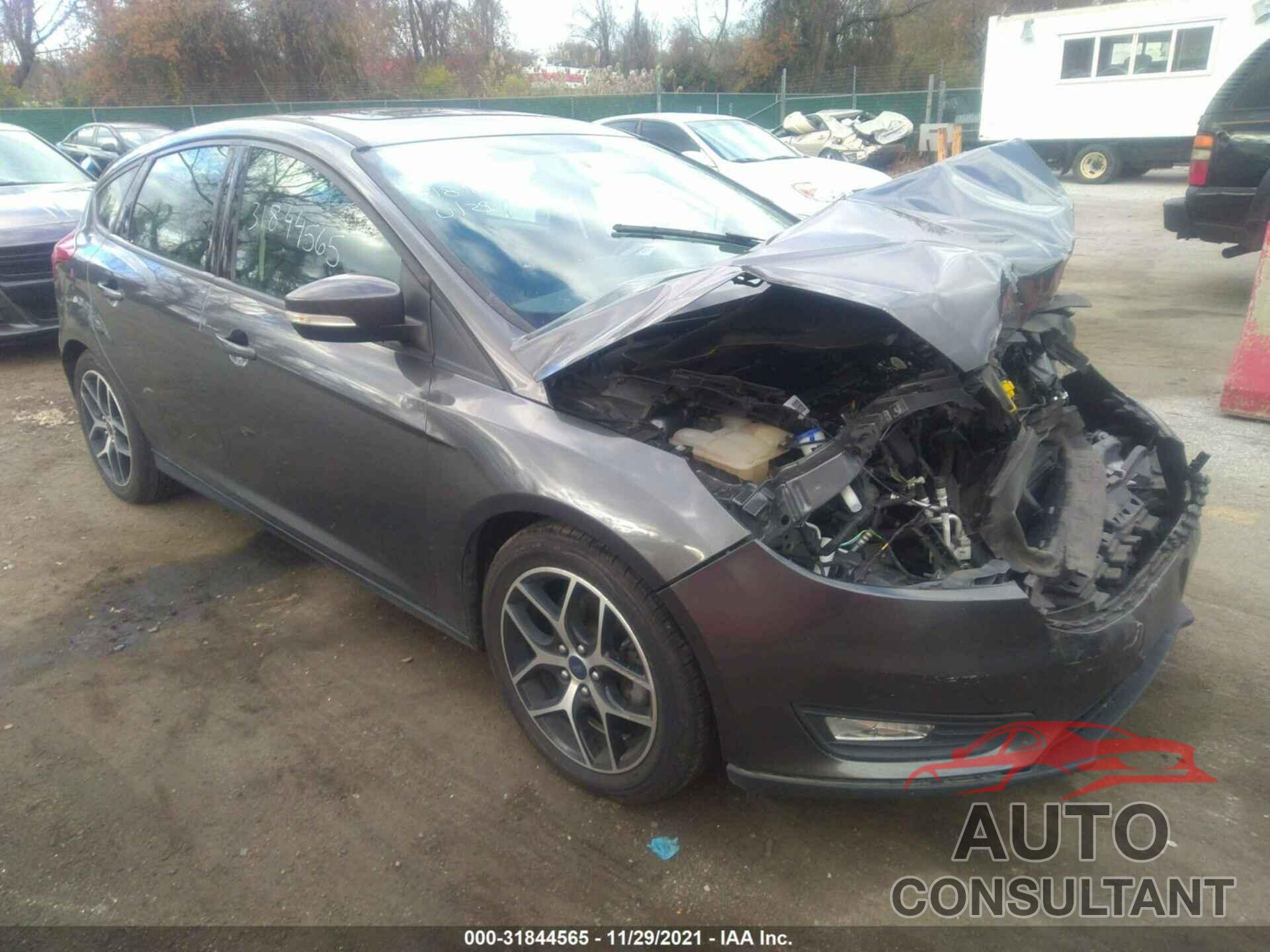FORD FOCUS 2018 - 1FADP3M2XJL264391