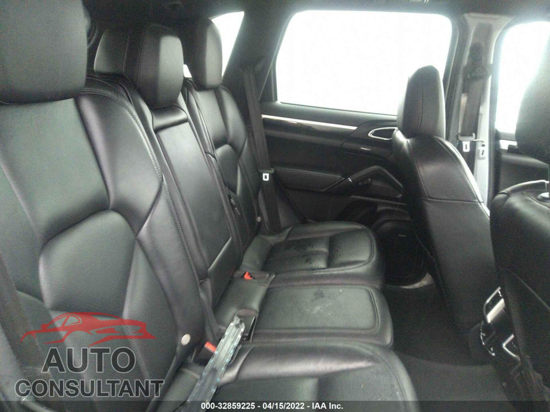 PORSCHE CAYENNE 2016 - WP1AA2A23GKA15425