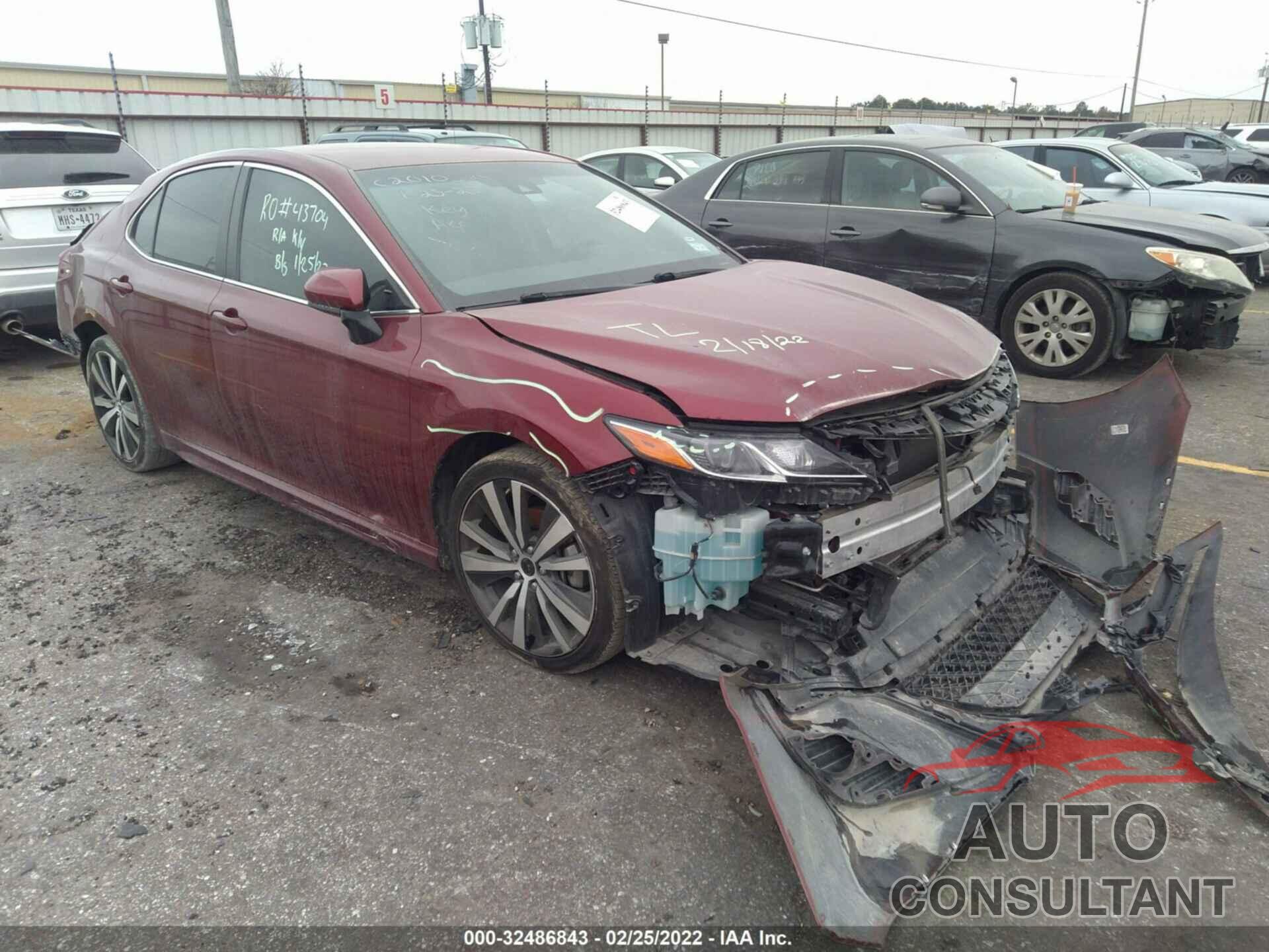 TOYOTA CAMRY 2018 - 4T1B11HK3JU656832