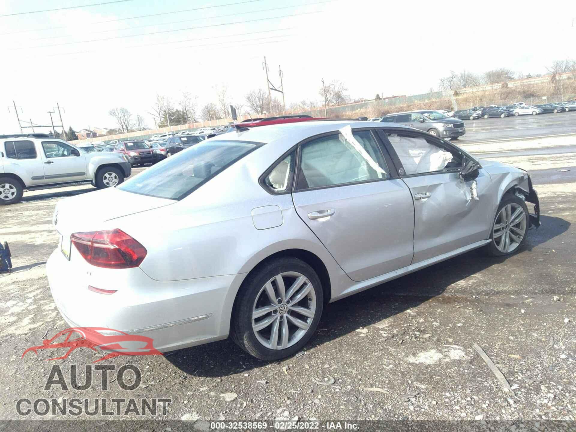 VOLKSWAGEN PASSAT 2019 - 1VWLA7A33KC010435