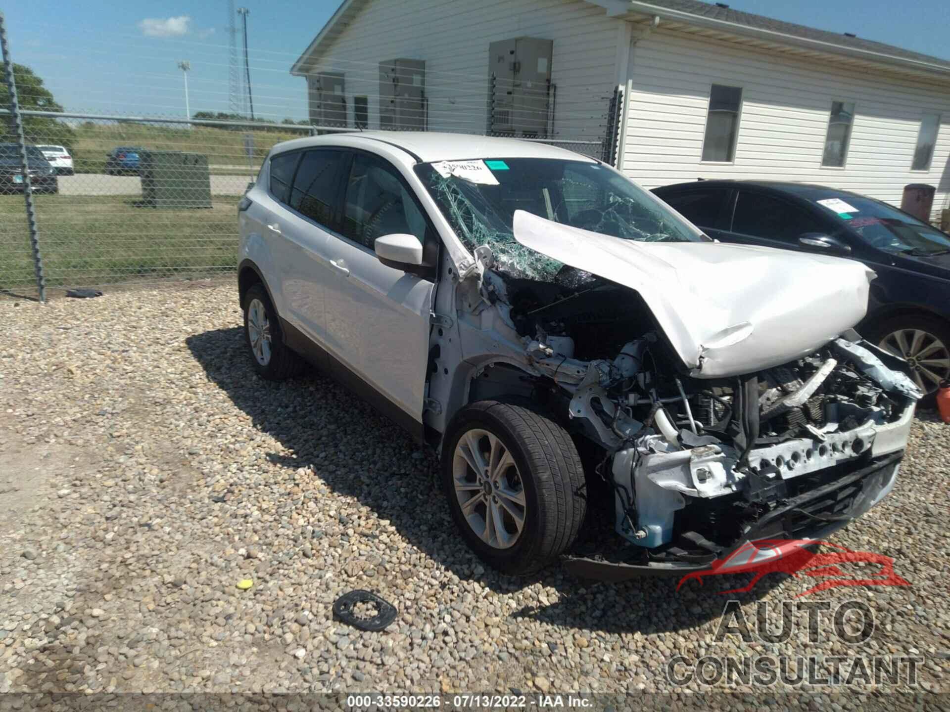FORD ESCAPE 2017 - 1FMCU0G9XHUC93587