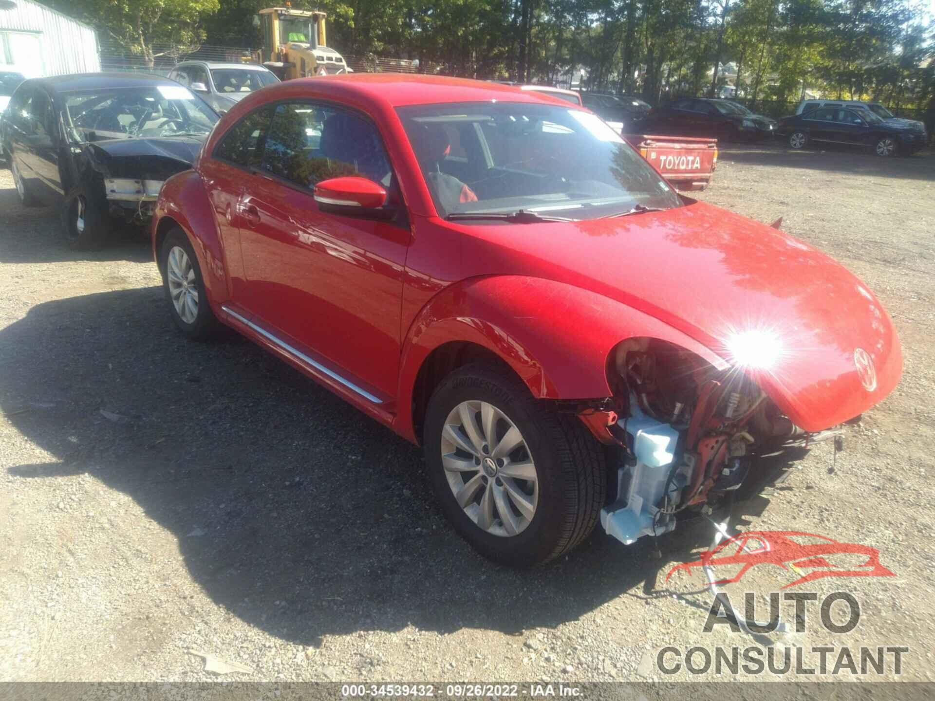 VOLKSWAGEN BEETLE 2019 - 3VWFD7AT8KM706971