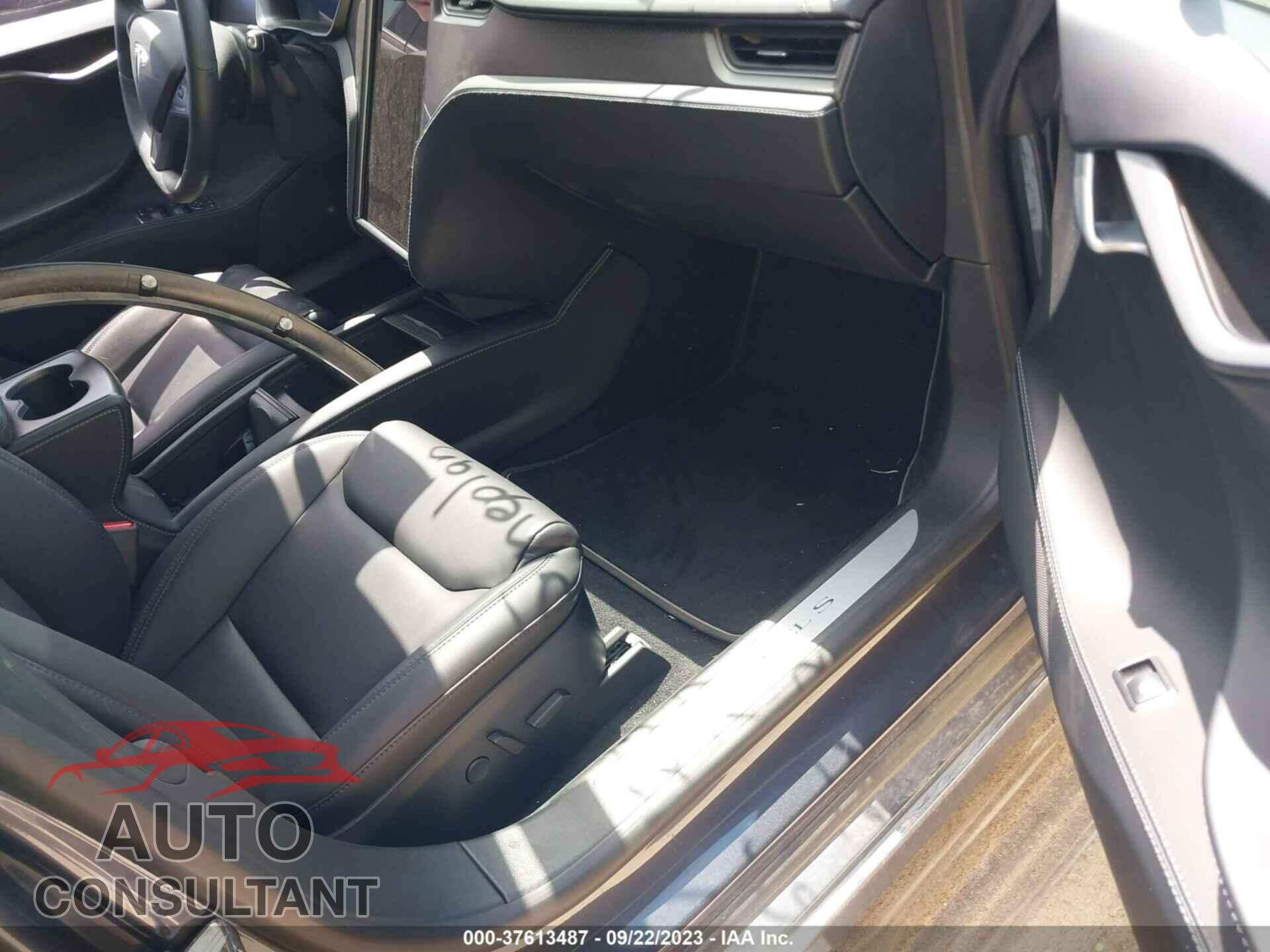 TESLA MODEL S 2020 - 5YJSA1E42LF415236