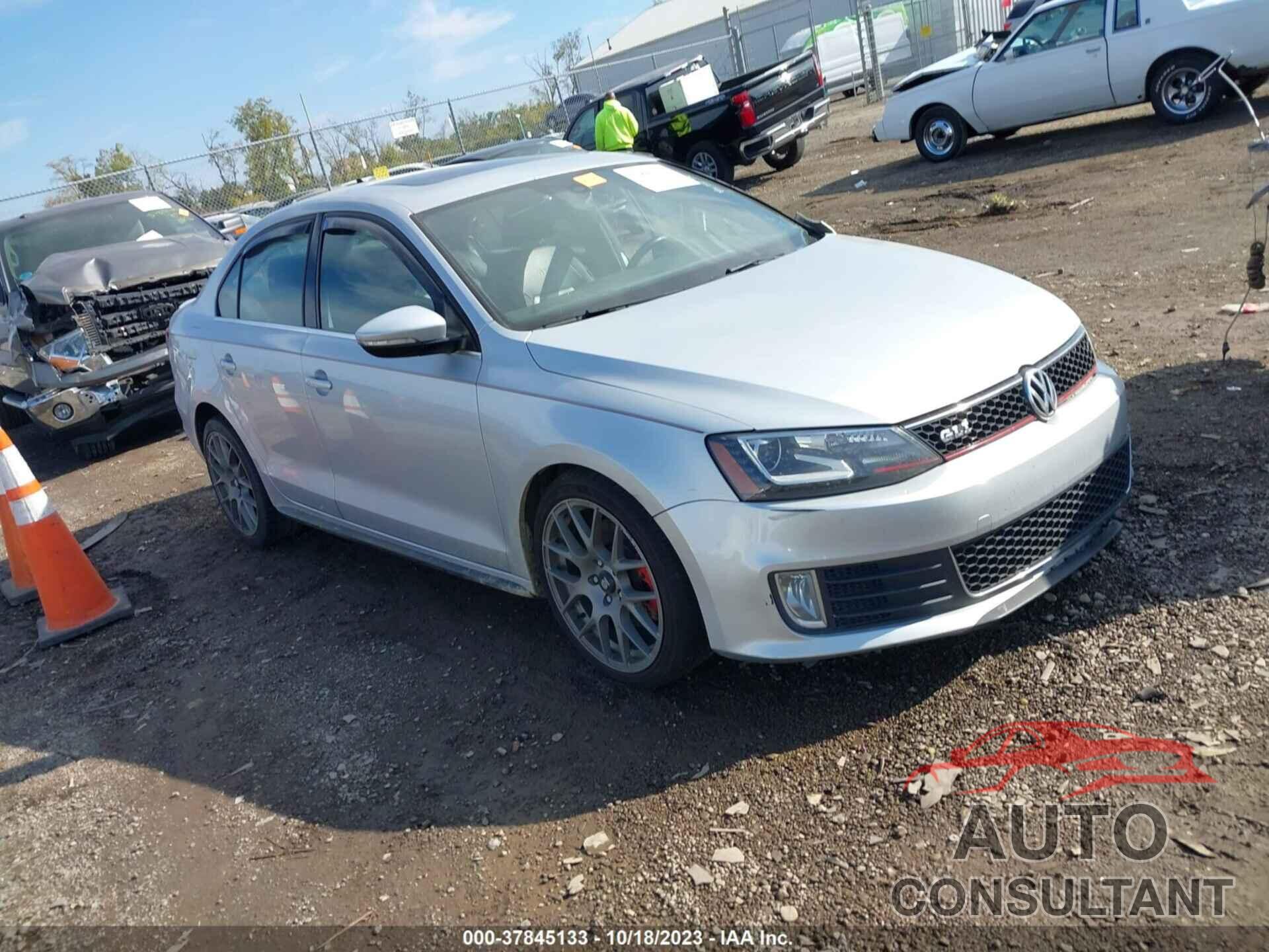 VOLKSWAGEN JETTA 2015 - 3VW5S7AJ8FM257670