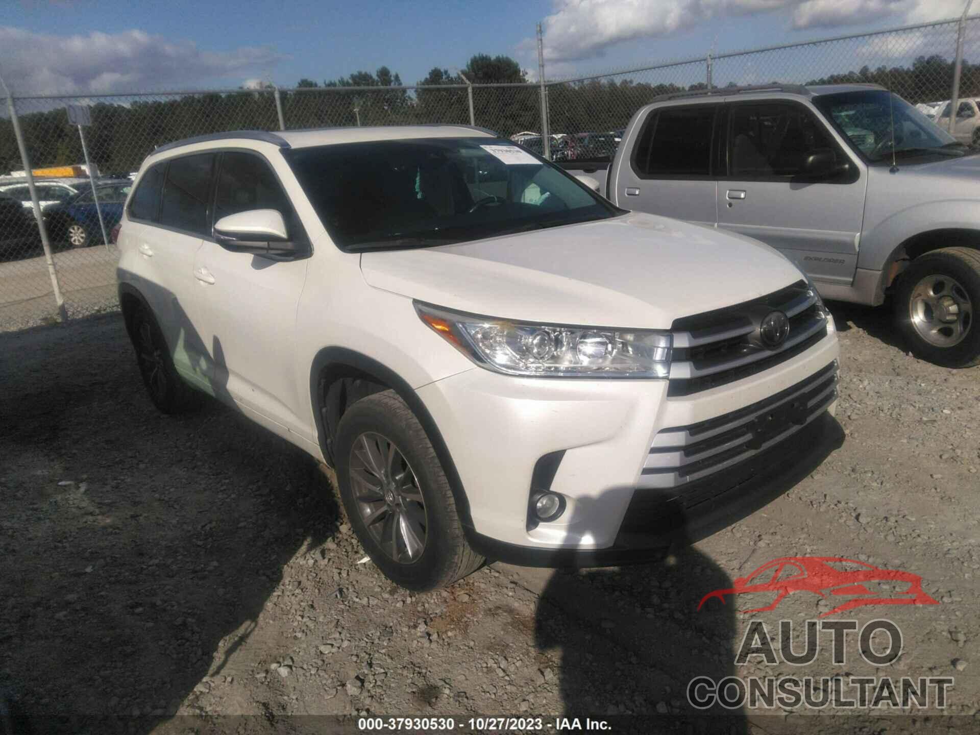 TOYOTA HIGHLANDER 2018 - 5TDKZRFH0JS266522