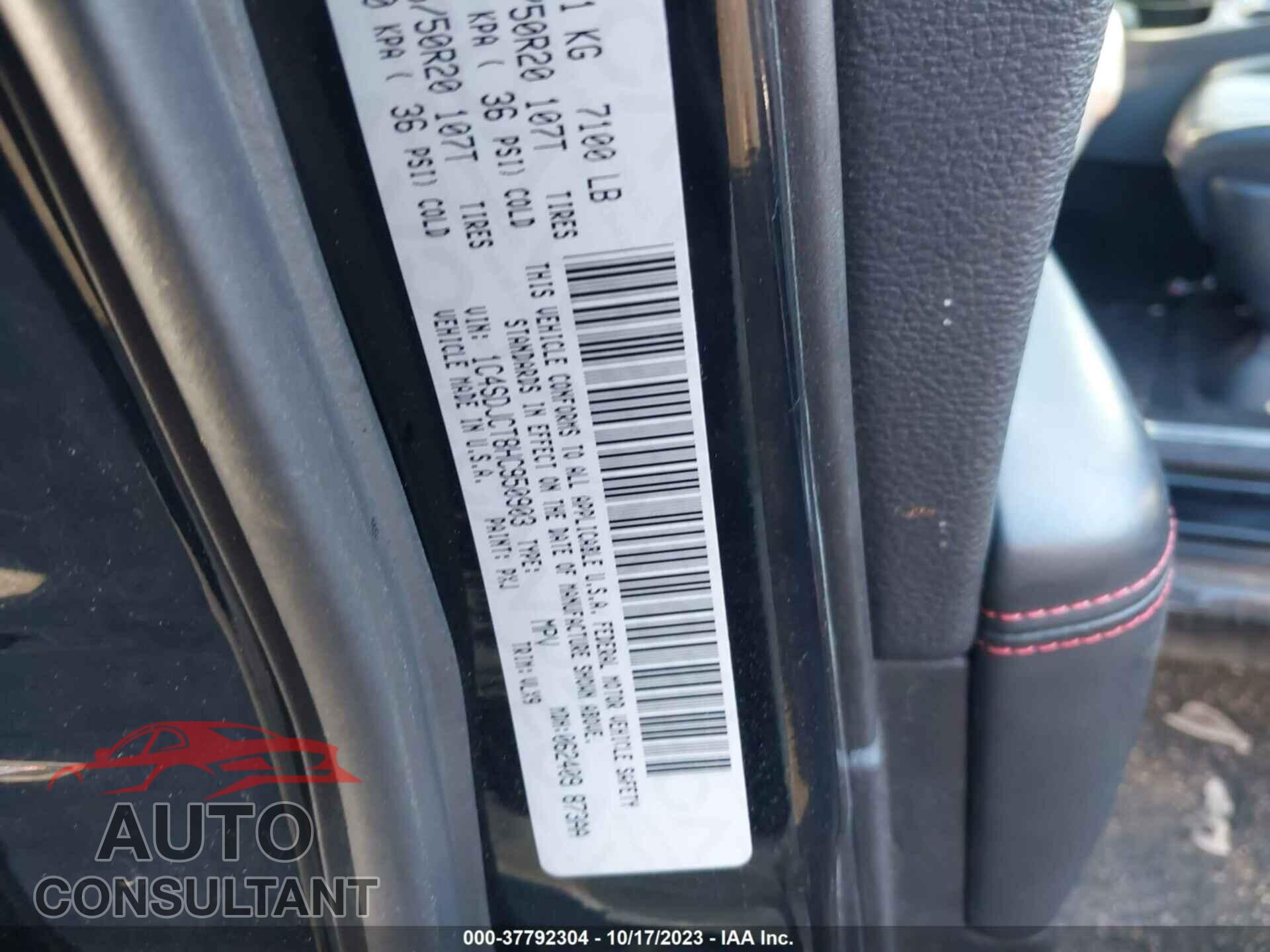 DODGE DURANGO 2017 - 1C4SDJCT8HC950903