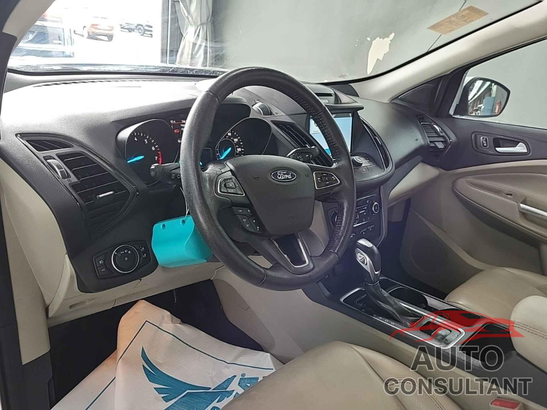 FORD ESCAPE 2018 - 1FMCU0HD3JUA75810