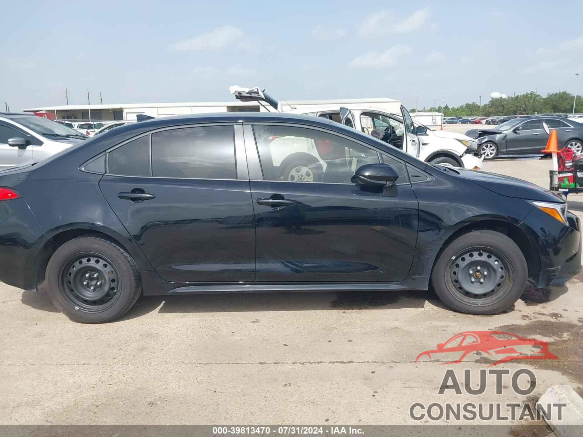 TOYOTA COROLLA 2024 - JTDBCMFE5R3033890