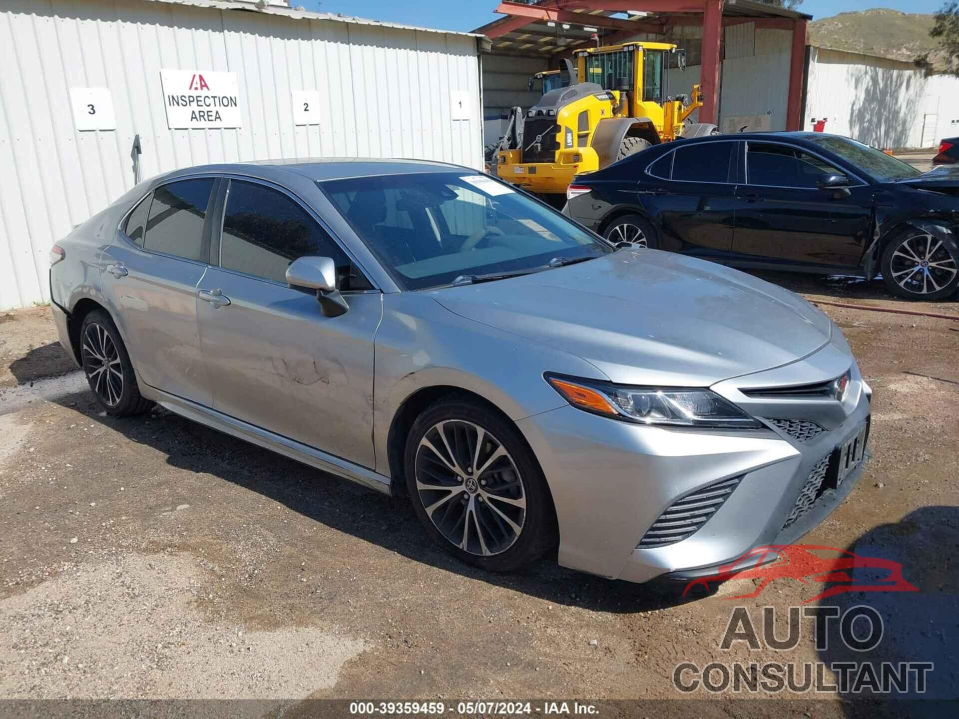 TOYOTA CAMRY 2018 - 4T1B11HK4JU613536