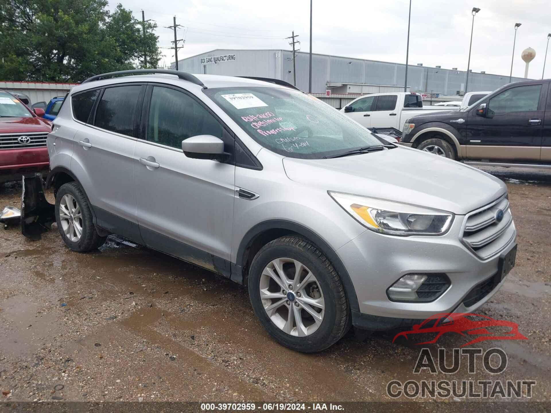 FORD ESCAPE 2018 - 1FMCU0GD5JUC90333