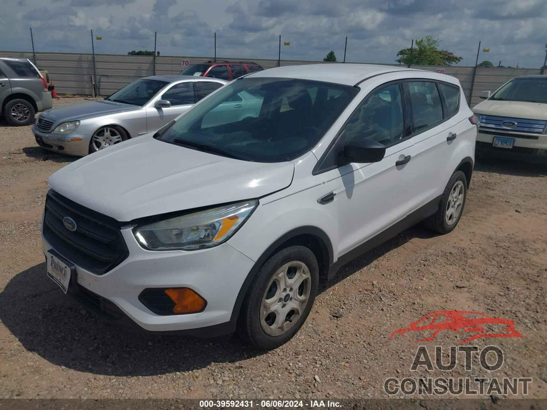 FORD ESCAPE 2017 - 1FMCU0F73HUC43713