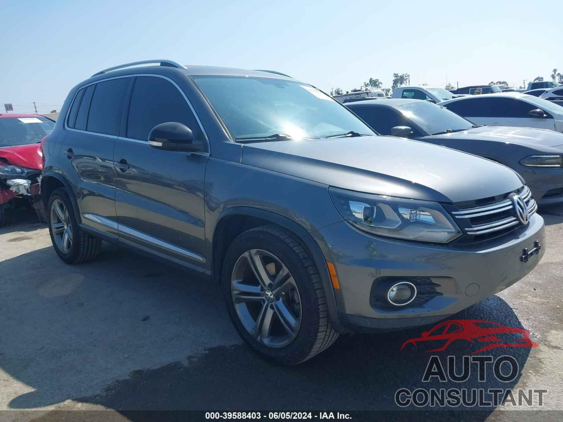 VOLKSWAGEN TIGUAN 2017 - WVGTV7AX2HK015193