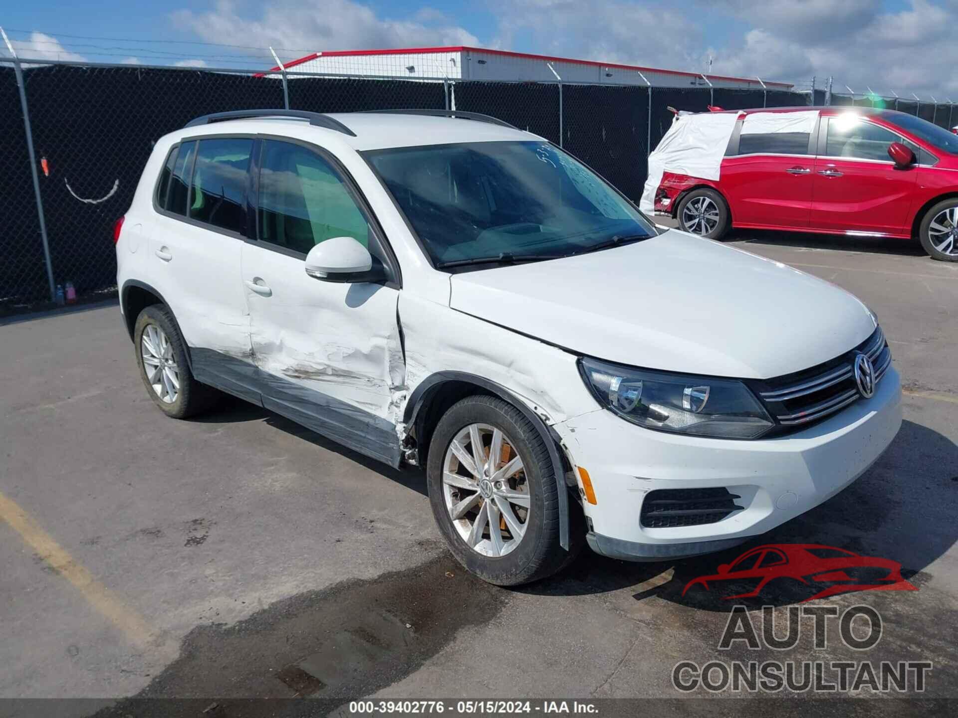 VOLKSWAGEN TIGUAN LIMITED 2018 - WVGAV7AX4JK000076