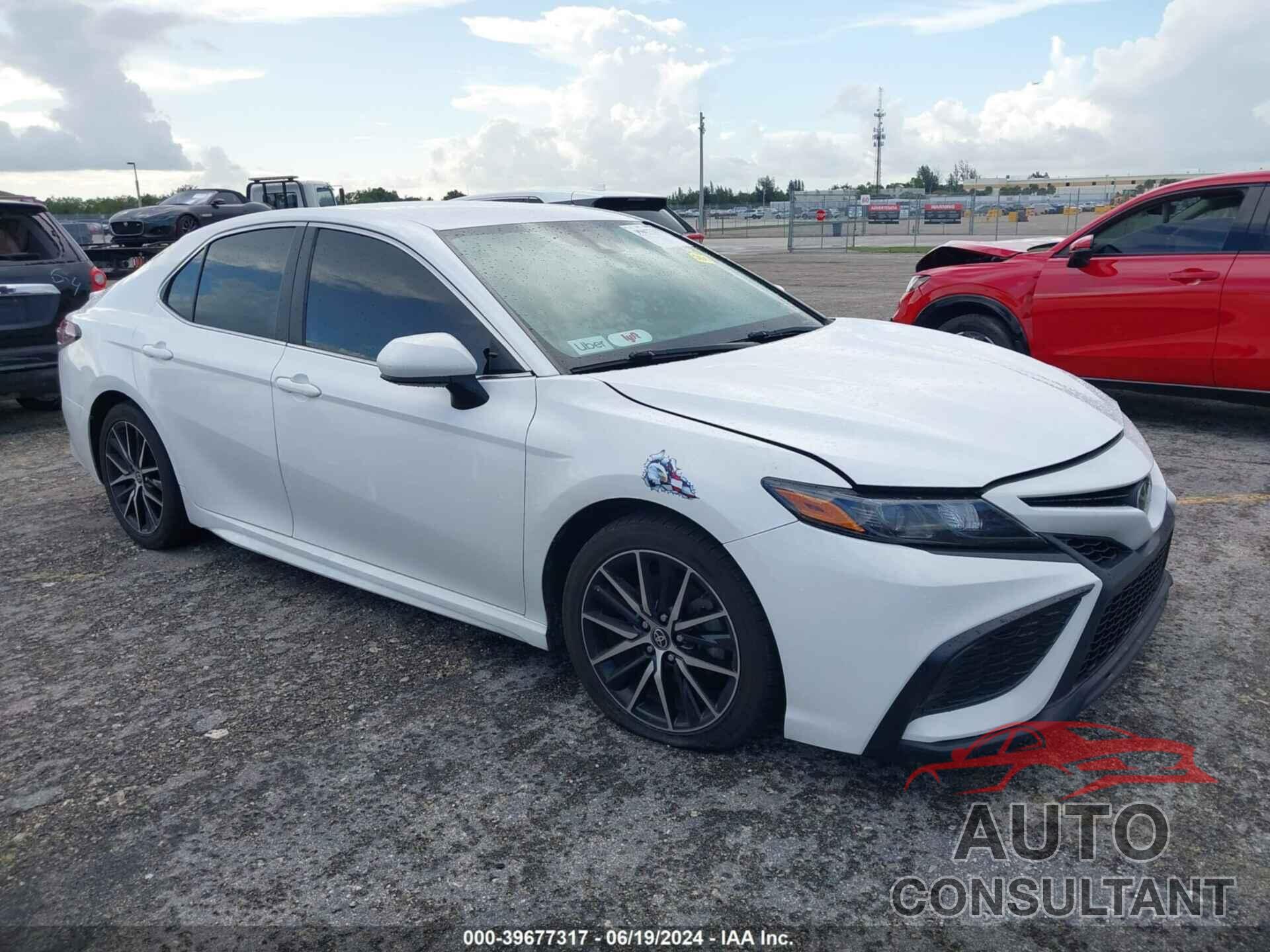 TOYOTA CAMRY 2021 - 4T1G11AK2MU512659