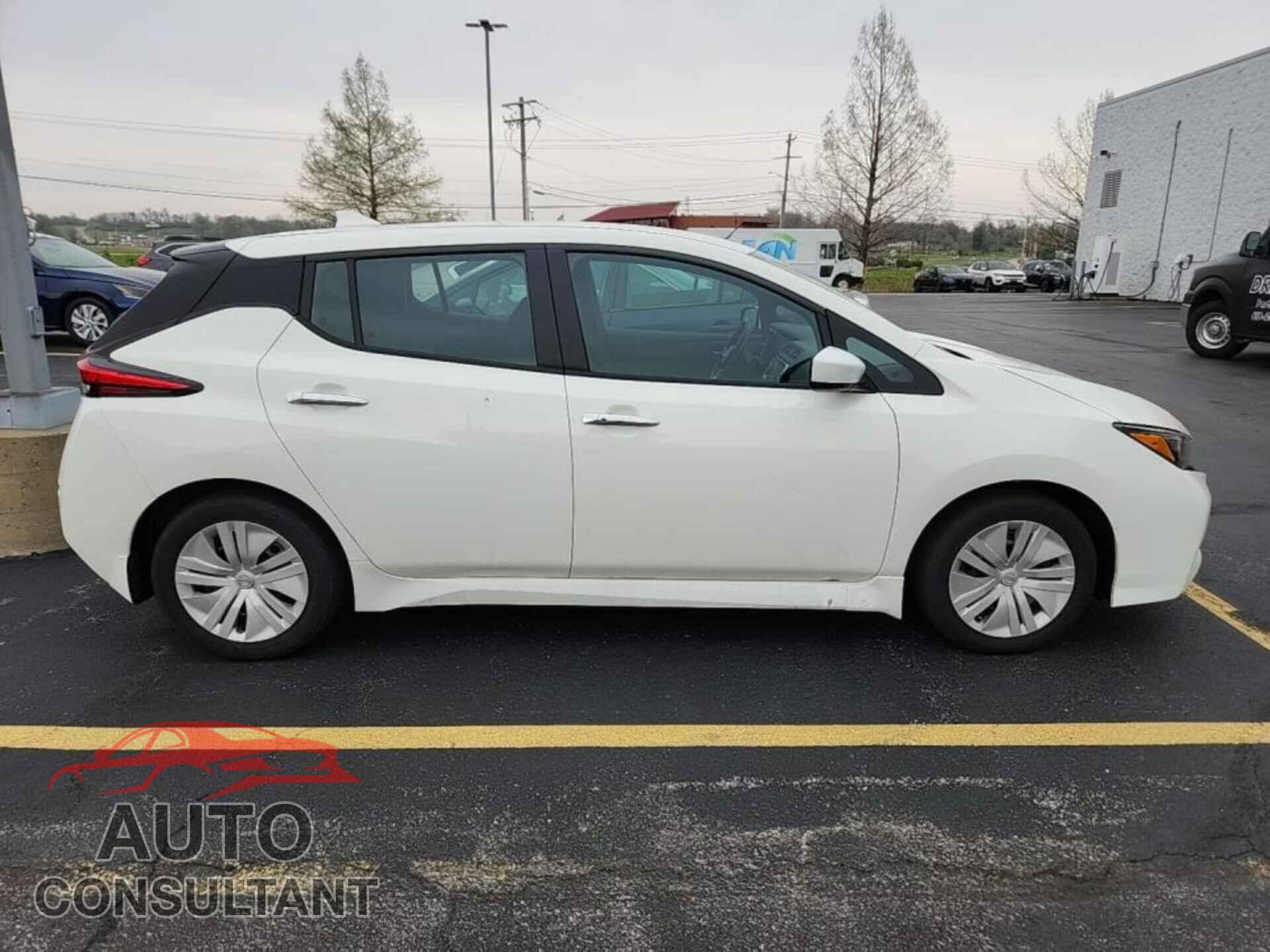 NISSAN LEAF 2023 - 1N4AZ1BV2PC558357