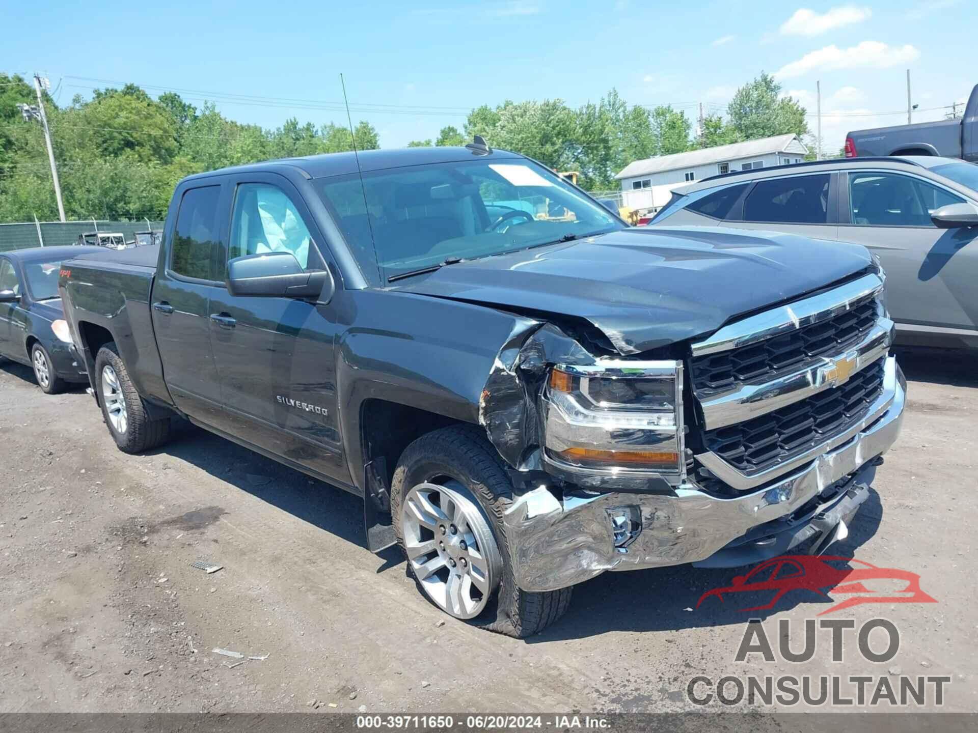 CHEVROLET SILVERADO 1500 2018 - 2GCVKREC9J1102071