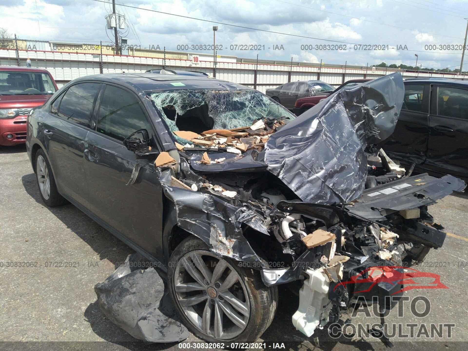 VOLKSWAGEN PASSAT 2019 - 1VWLA7A3XKC013753