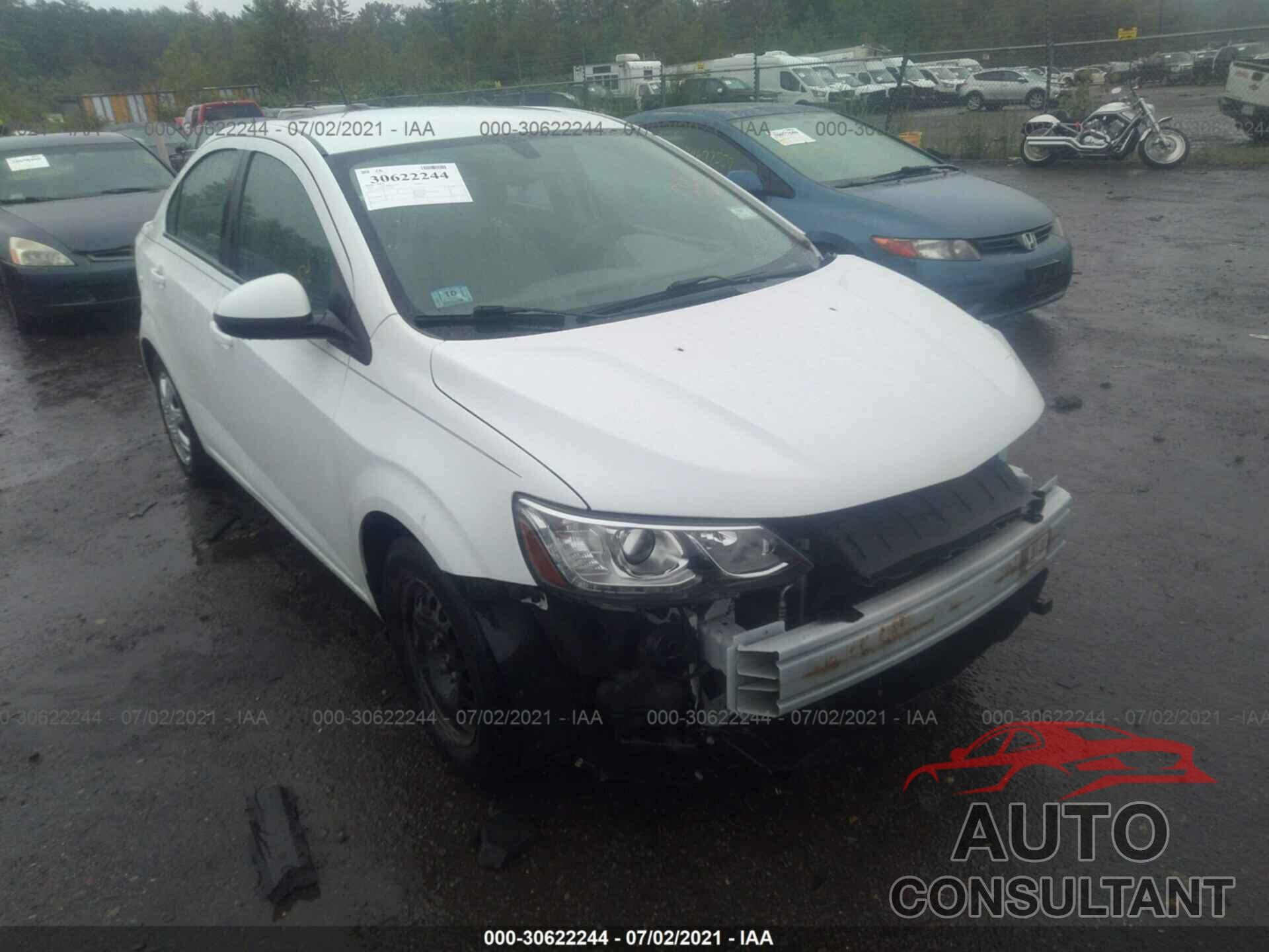 CHEVROLET SONIC 2018 - 1G1JB5SH7J4137230