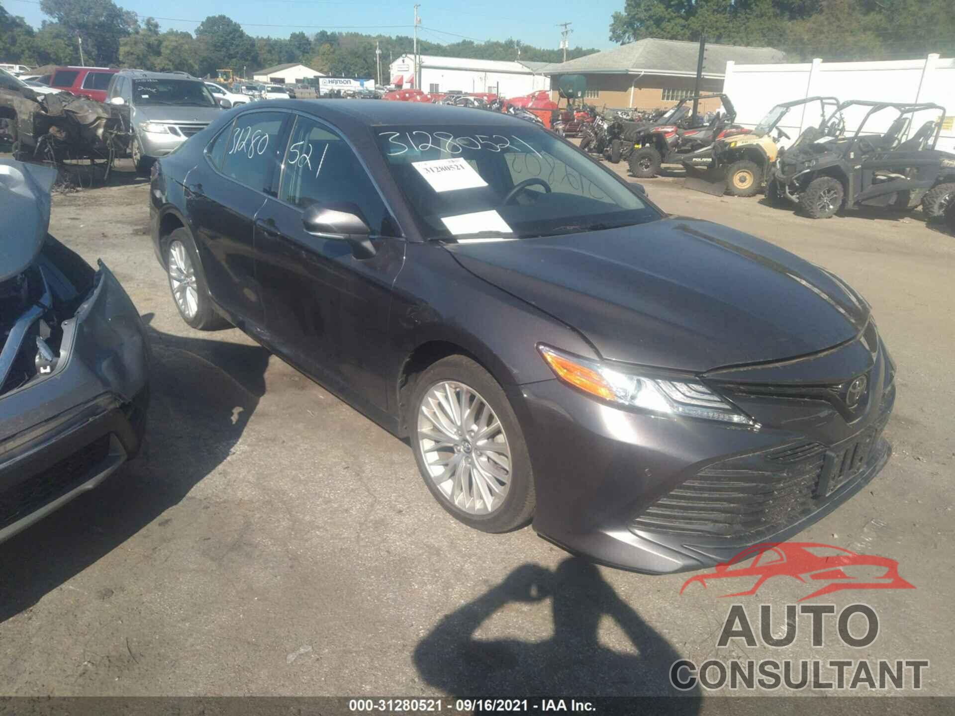 TOYOTA CAMRY 2018 - 4T1B11HK3JU012859