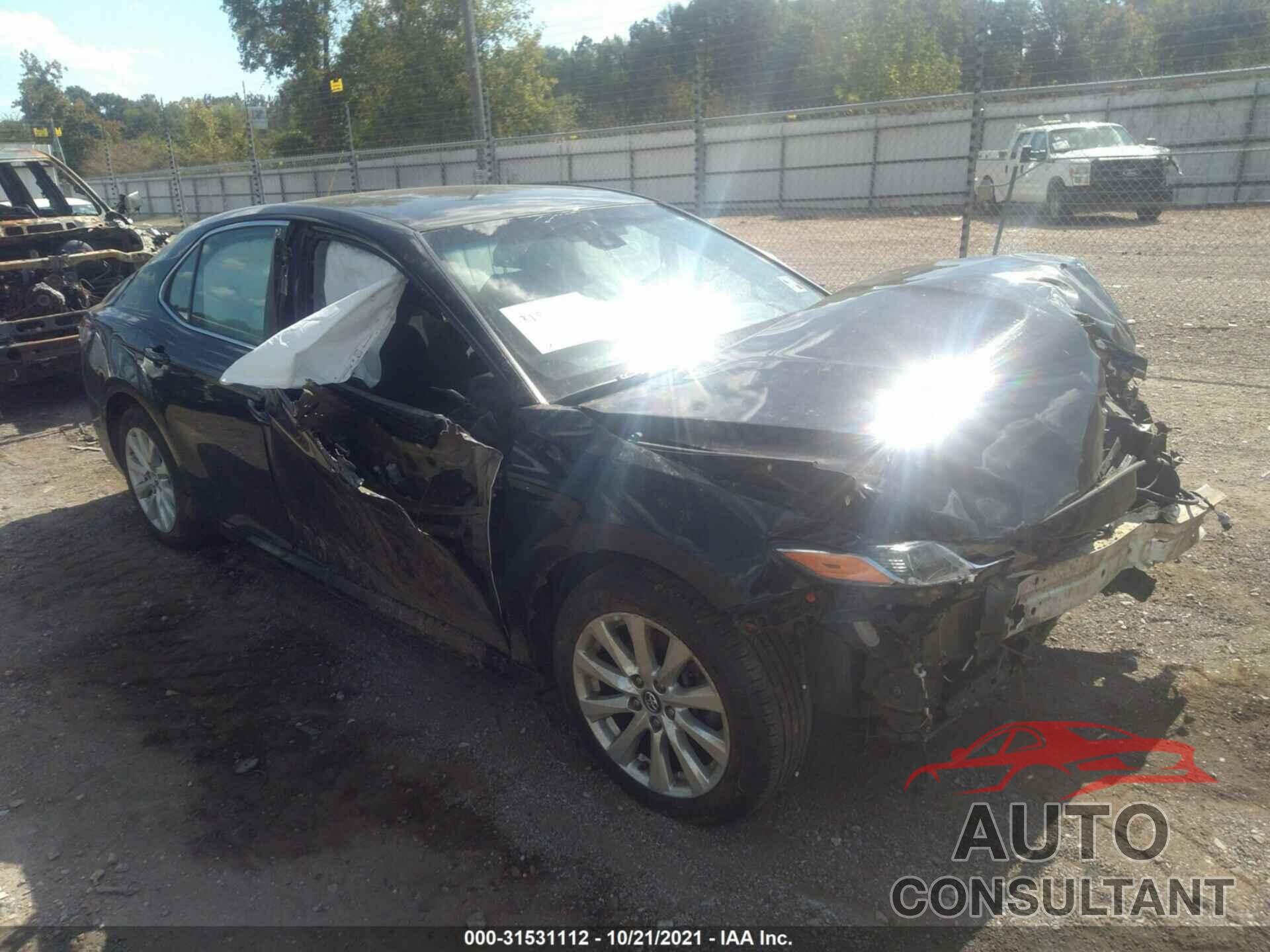 TOYOTA CAMRY 2018 - 4T1B11HK3JU002915