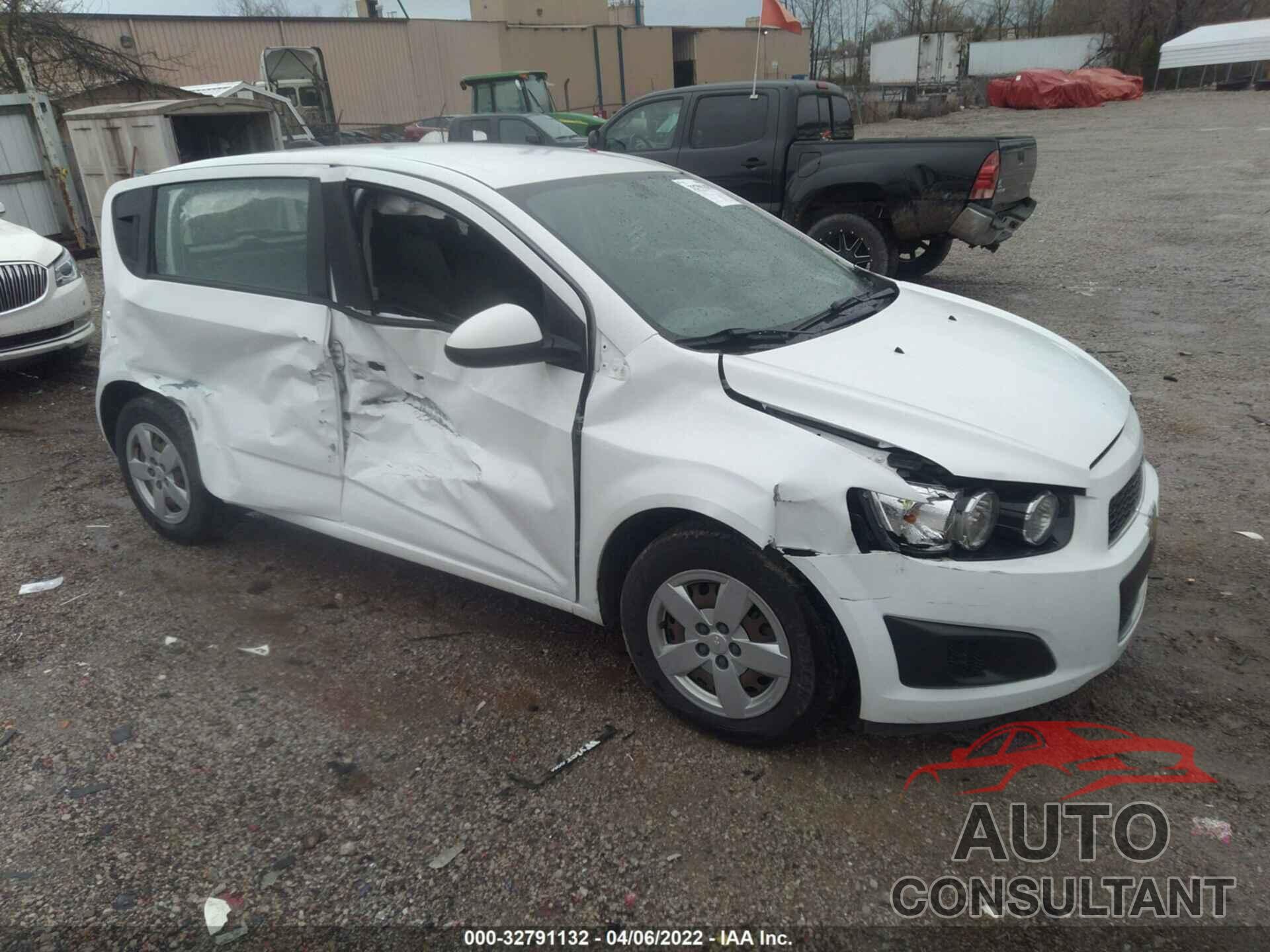 CHEVROLET SONIC 2016 - 1G1JA6SH9G4166133