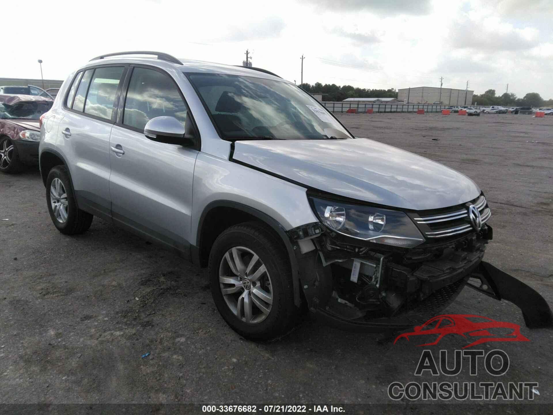 VOLKSWAGEN TIGUAN 2017 - WVGAV7AX2HK000636