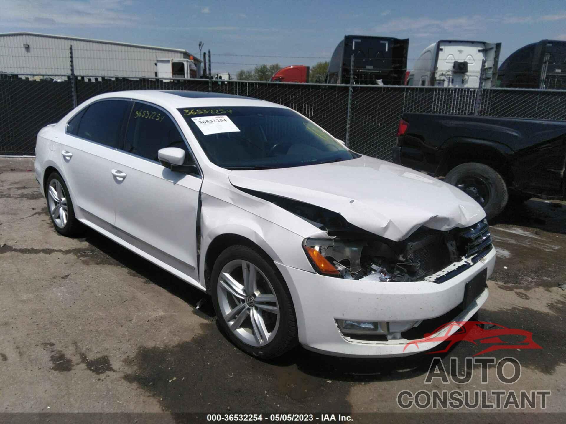 VOLKSWAGEN PASSAT 2015 - 1VWCV7A39FC038735