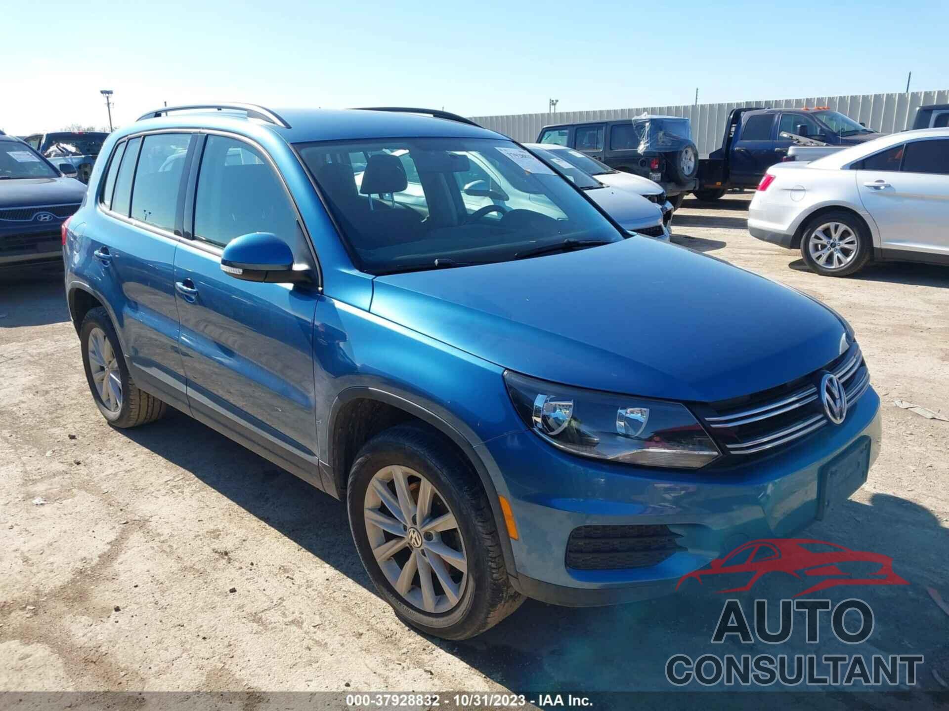 VOLKSWAGEN TIGUAN 2017 - WVGBV7AX0HK045837