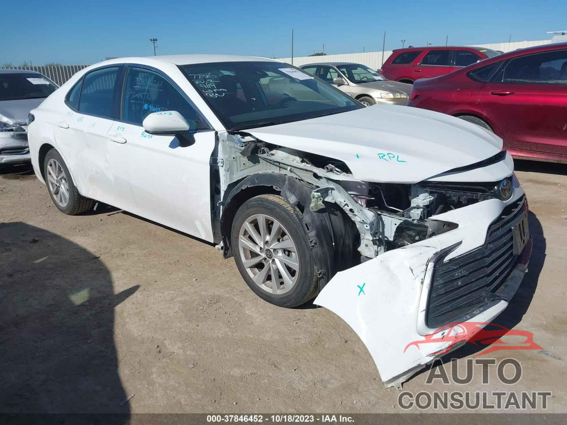 TOYOTA CAMRY 2022 - 4T1C11AK4NU640739