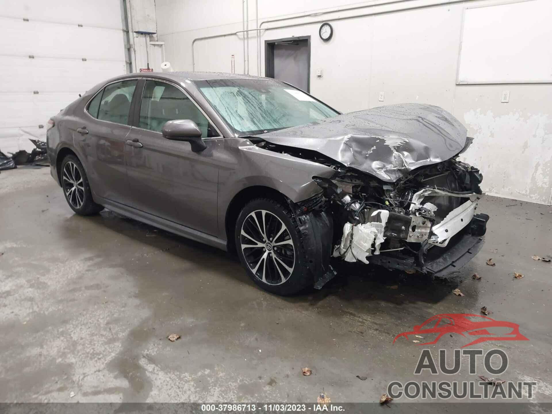 TOYOTA CAMRY 2018 - 4T1B11HK2JU592752