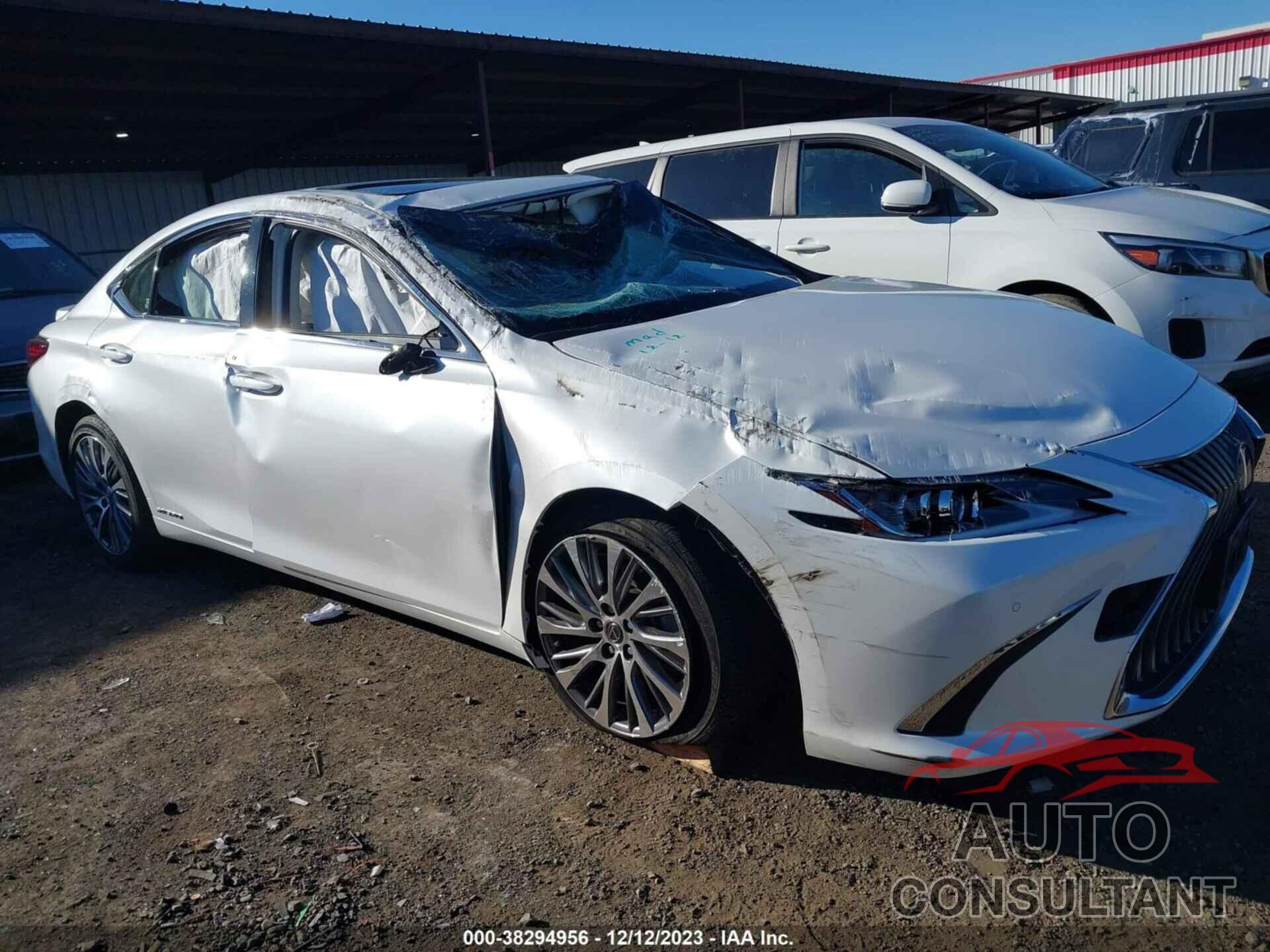 LEXUS ES 300H 2019 - JTHB21B18K2030688