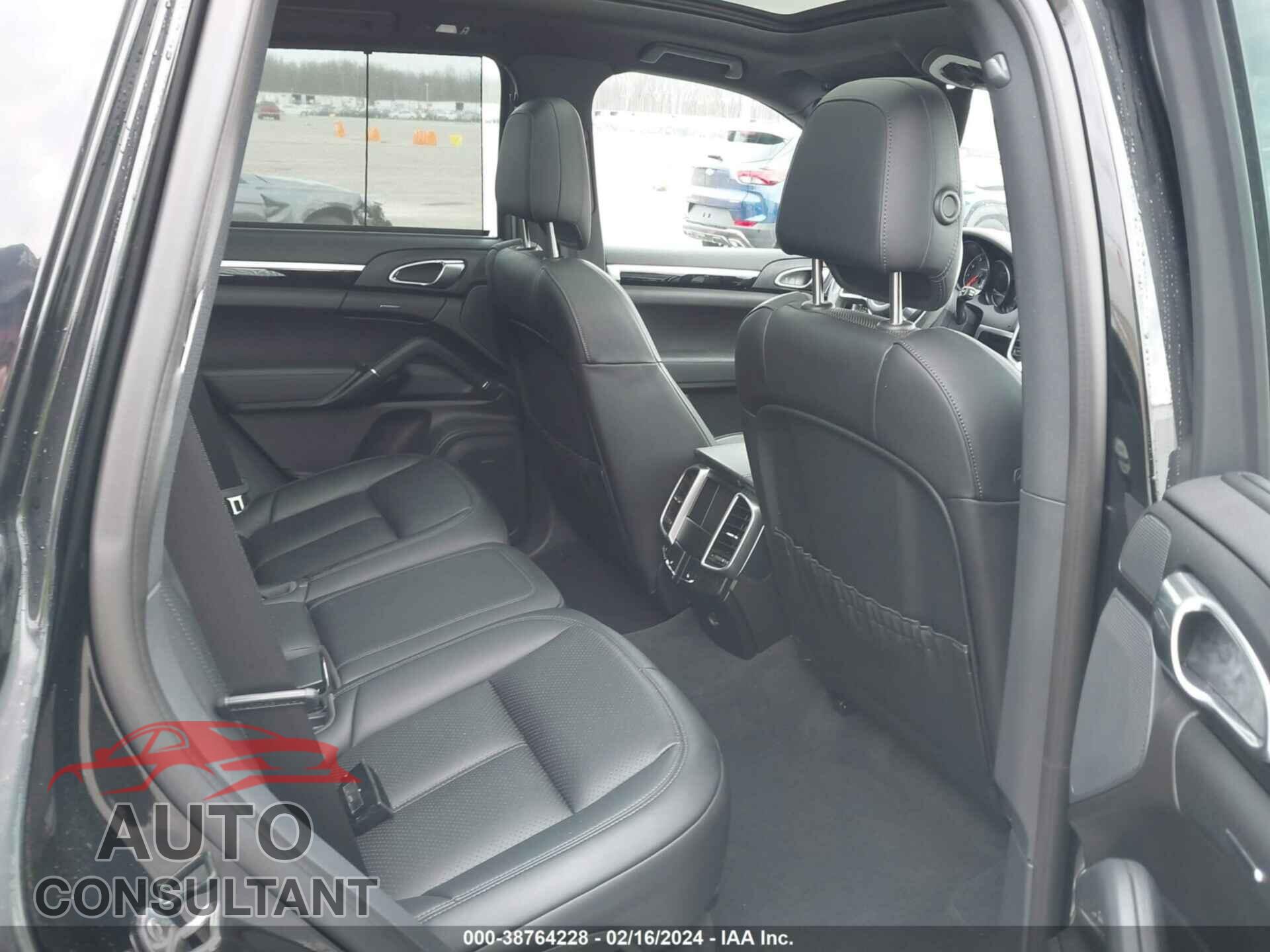 PORSCHE CAYENNE 2017 - WP1AA2A26HKA81730