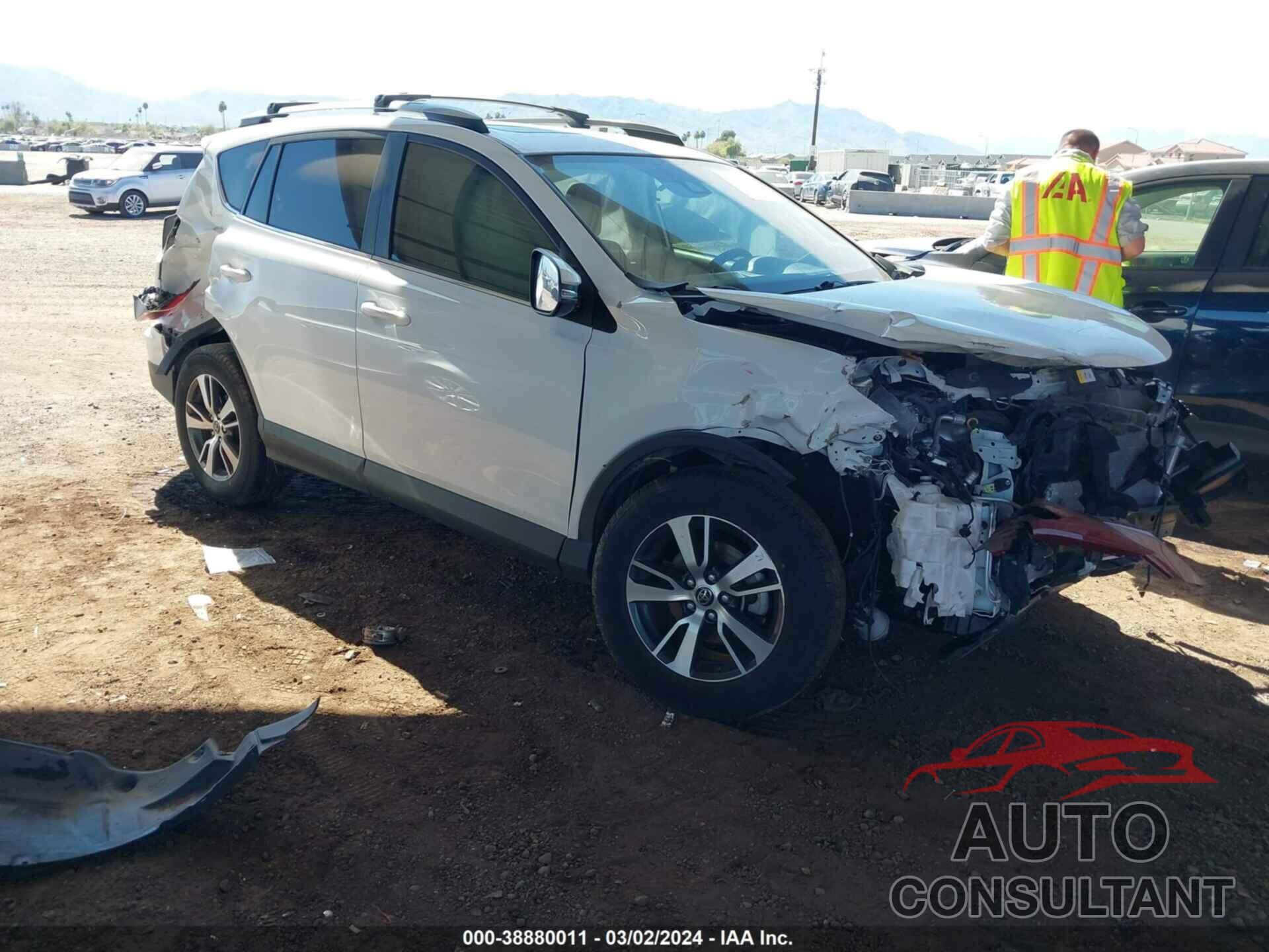 TOYOTA RAV4 2018 - JTMRFREV6JD236144