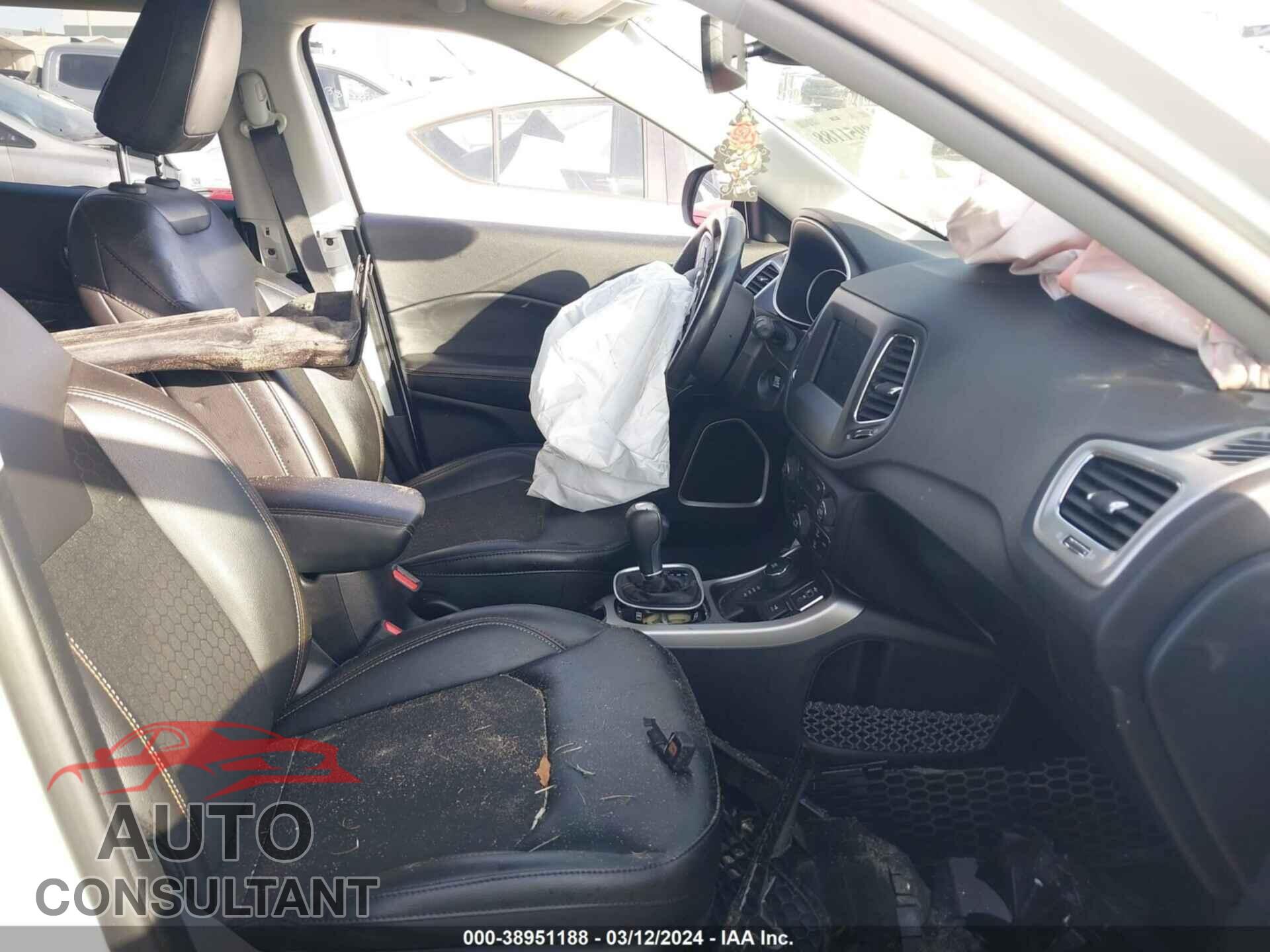 JEEP COMPASS 2020 - 3C4NJDBB9LT205123