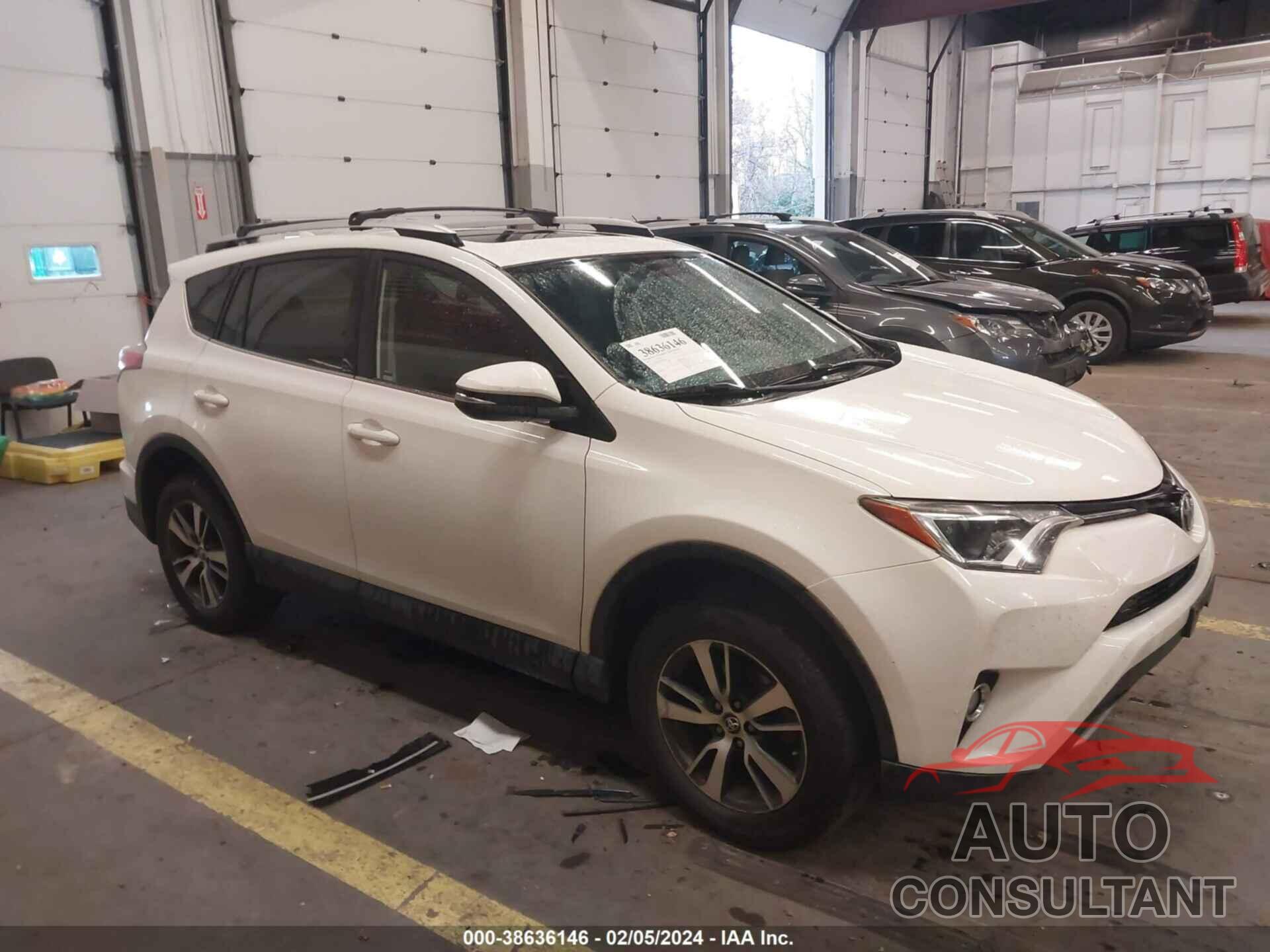 TOYOTA RAV4 2016 - JTMRFREV3GJ082924