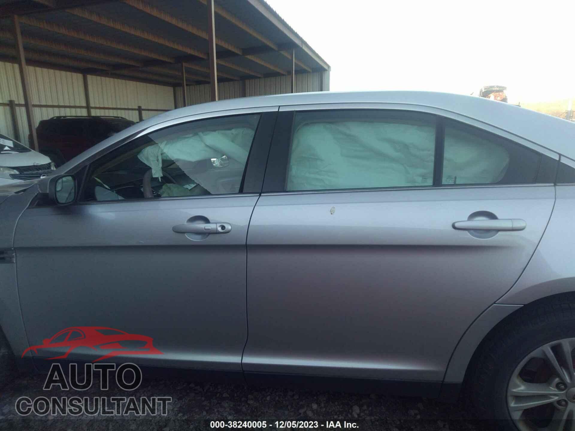 FORD TAURUS 2018 - 1FAHP2E88JG122838