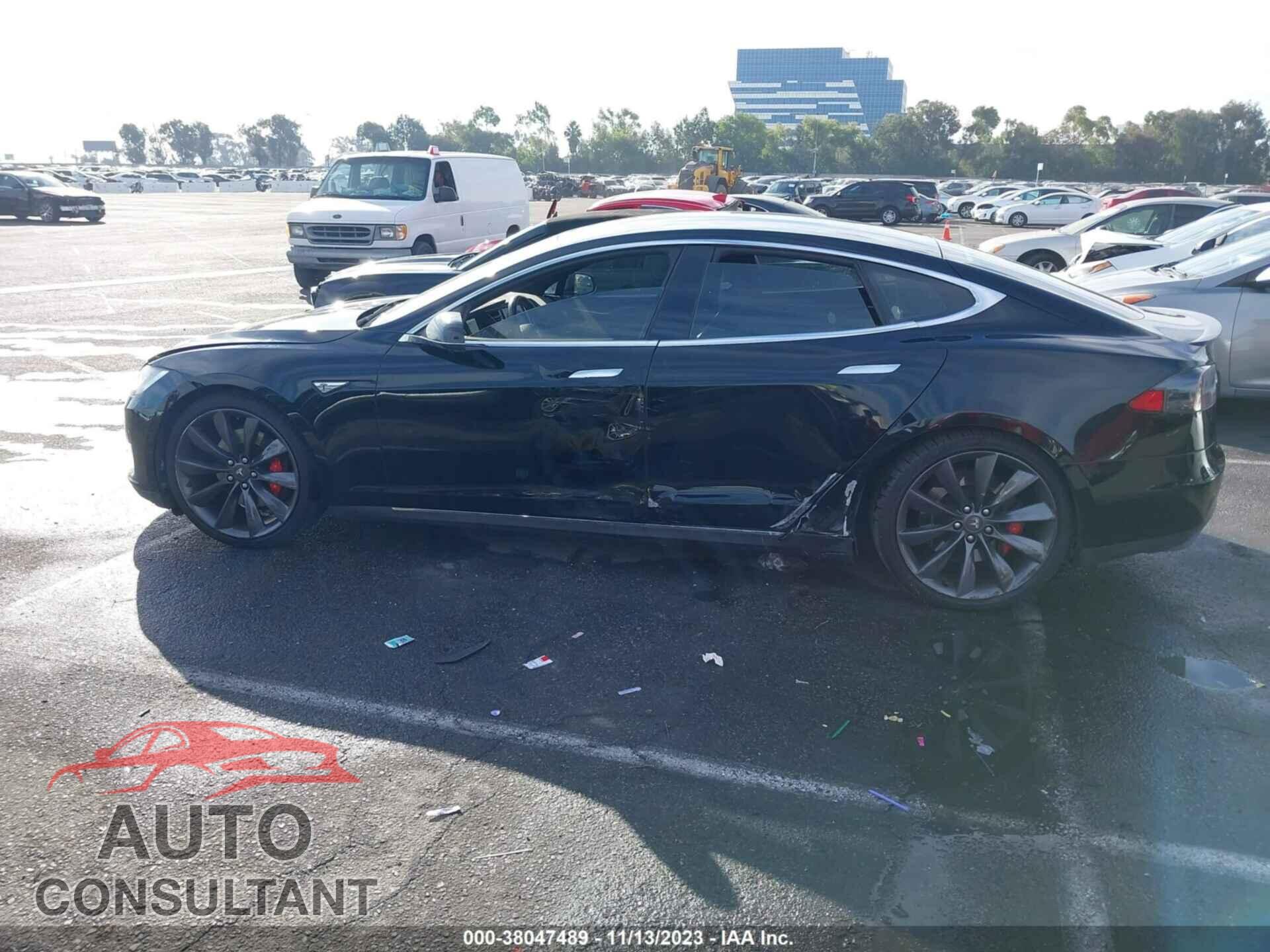 TESLA MODEL S 2015 - 5YJSA1E48FF113180