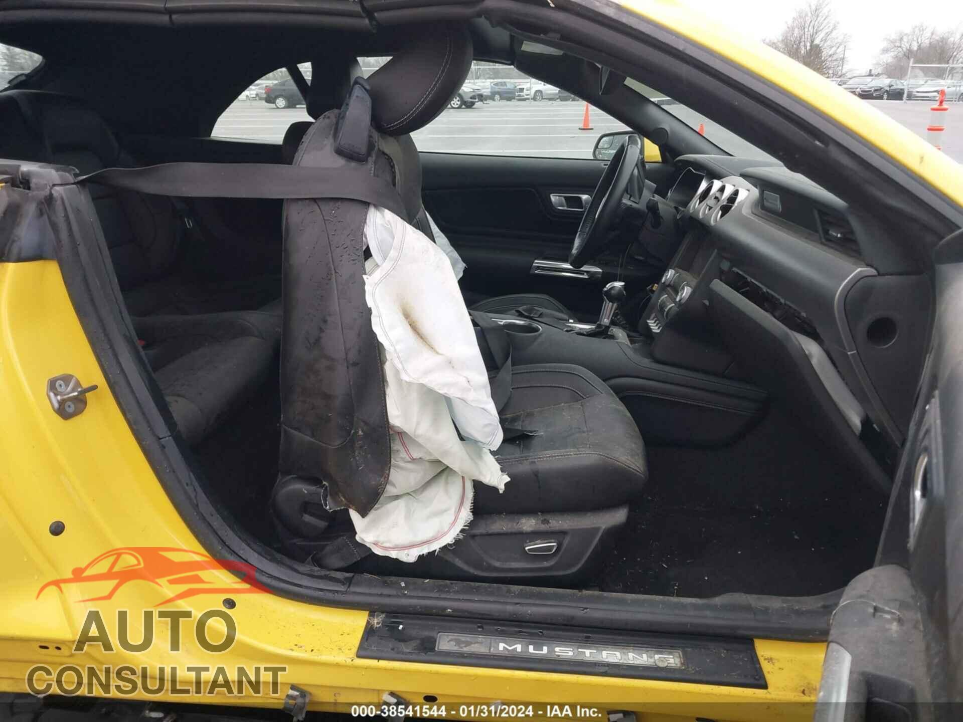 FORD MUSTANG 2018 - 1FATP8UH5J5136433