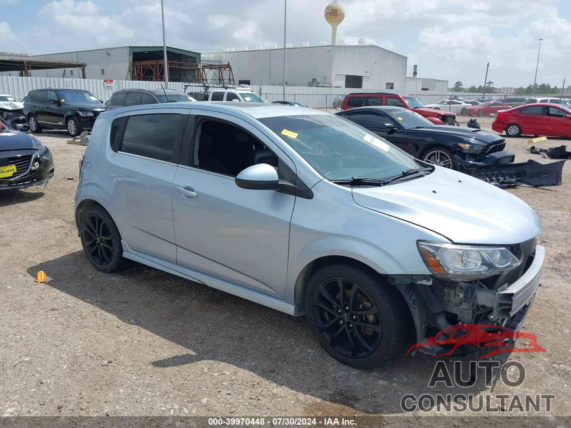 CHEVROLET SONIC 2018 - 1G1JF6SB2J4112533