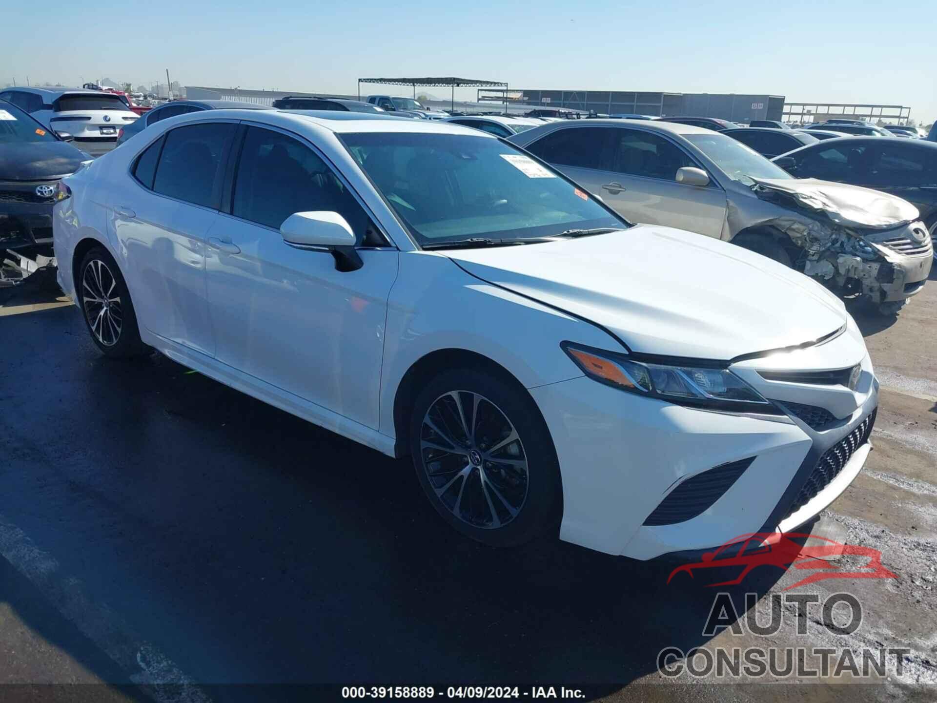 TOYOTA CAMRY 2018 - 4T1B11HK9JU038611