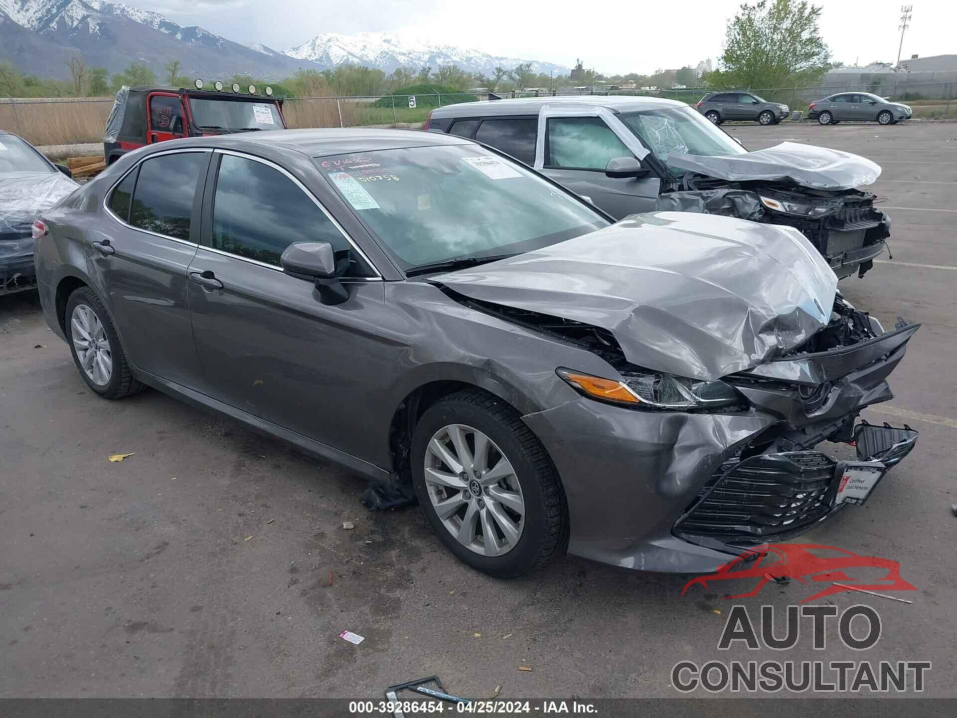 TOYOTA CAMRY 2018 - 4T1B11HK9JU010758